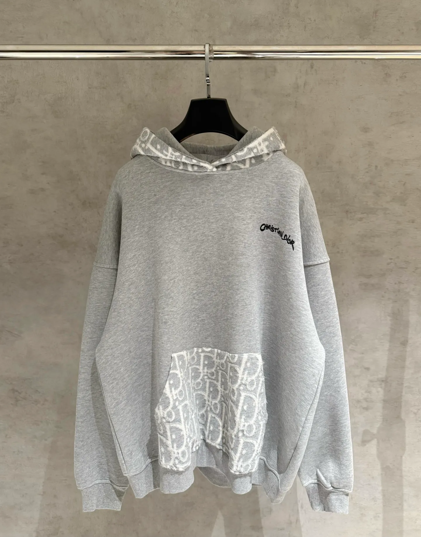 🅿️390 [Strict quality control] Dio* Dior's new long-sleeved hooded sweatshirt. The fabric is made of heavy 480g double yarn fabric. The whole garment is washed. The front and rear panels are laser-burned. The ready-to-wear wash is loose. The fabric is stiff and stylish. It does not deform or shrink. Color: black, white, floral gray. Size: M-2xl