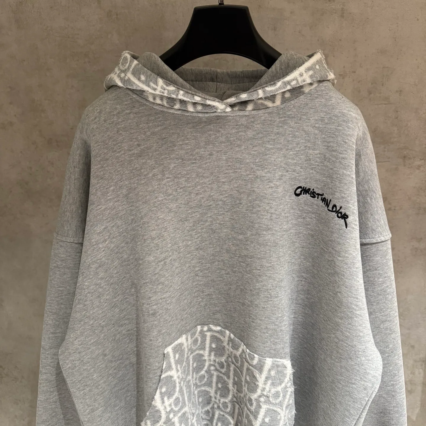 🅿️390 [Strict quality control] Dio* Dior's new long-sleeved hooded sweatshirt. The fabric is made of heavy 480g double yarn fabric. The whole garment is washed. The front and rear panels are laser-burned. The ready-to-wear wash is loose. The fabric is stiff and stylish. It does not deform or shrink. Color: black, white, floral gray. Size: M-2xl