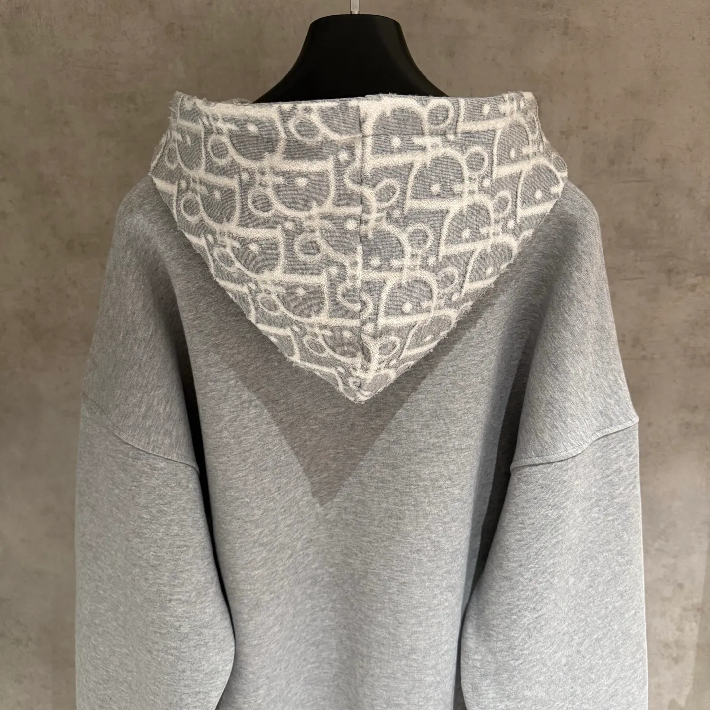 🅿️390 [Strict quality control] Dio* Dior's new long-sleeved hooded sweatshirt. The fabric is made of heavy 480g double yarn fabric. The whole garment is washed. The front and rear panels are laser-burned. The ready-to-wear wash is loose. The fabric is stiff and stylish. It does not deform or shrink. Color: black, white, floral gray. Size: M-2xl