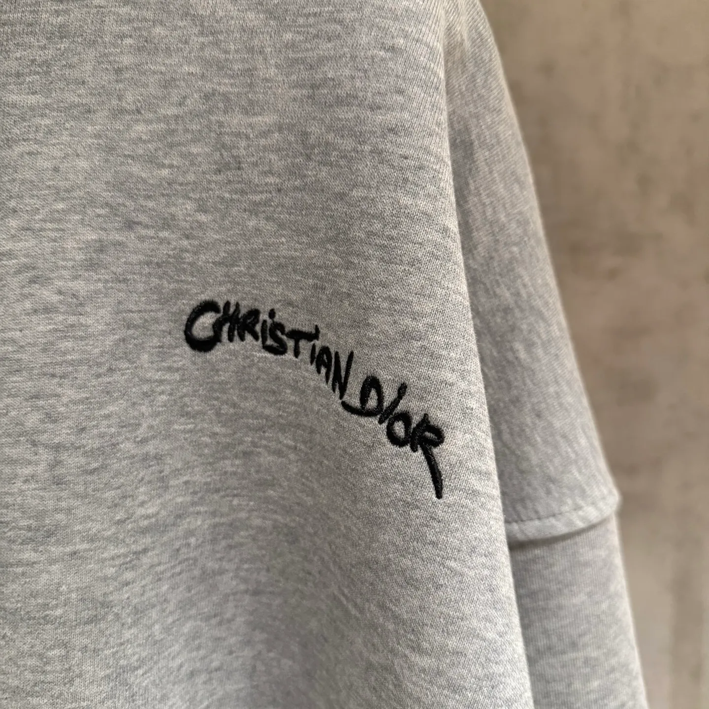 🅿️390 [Strict quality control] Dio* Dior's new long-sleeved hooded sweatshirt. The fabric is made of heavy 480g double yarn fabric. The whole garment is washed. The front and rear panels are laser-burned. The ready-to-wear wash is loose. The fabric is stiff and stylish. It does not deform or shrink. Color: black, white, floral gray. Size: M-2xl