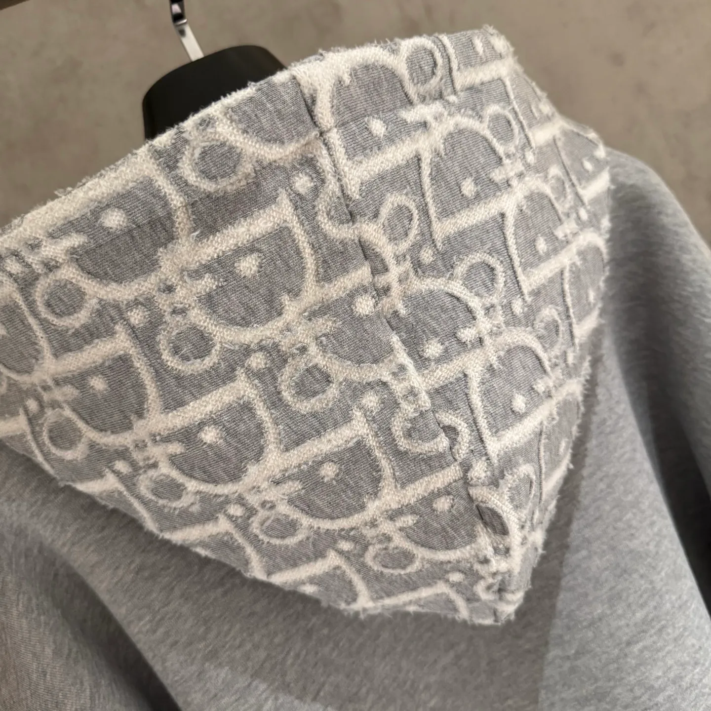 🅿️390 [Strict quality control] Dio* Dior's new long-sleeved hooded sweatshirt. The fabric is made of heavy 480g double yarn fabric. The whole garment is washed. The front and rear panels are laser-burned. The ready-to-wear wash is loose. The fabric is stiff and stylish. It does not deform or shrink. Color: black, white, floral gray. Size: M-2xl