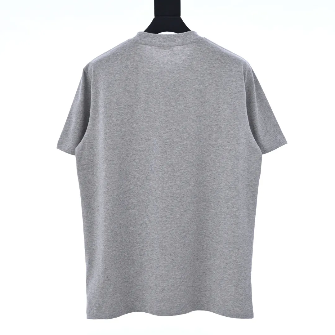 🅿️330 (higher version) DIOR CD cursive embroidered letter short-sleeved T-shirt. The original version is 7400, purchased from Taikoo Hui. The original version is customized with 270g cotton fabric, haze blue, apricot dyeing, and the thread dyeing is the same as the original version. The imported machine embroidery process makes the letter logo show a delicate and exquisite effect, enhancing the decorative effect. Use an embroidery machine to embroider the designed letter logo onto the patch. Color: black, haze blue, apricot, white, floral gray Size: S-L