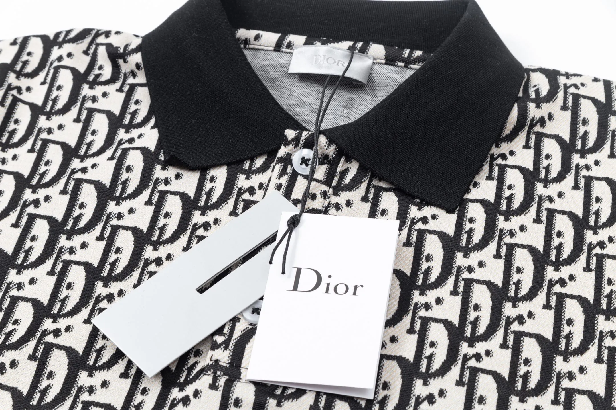 🅿️190 Dior 2025 new model, light luxury, flat machine collar, jacquard letter logo all over, same style for men and women, casual polo shirt ·Customized pique fabric ·Collar label, hang tag, main mark and three labels complete Color: Black Size: S M L XL XXL