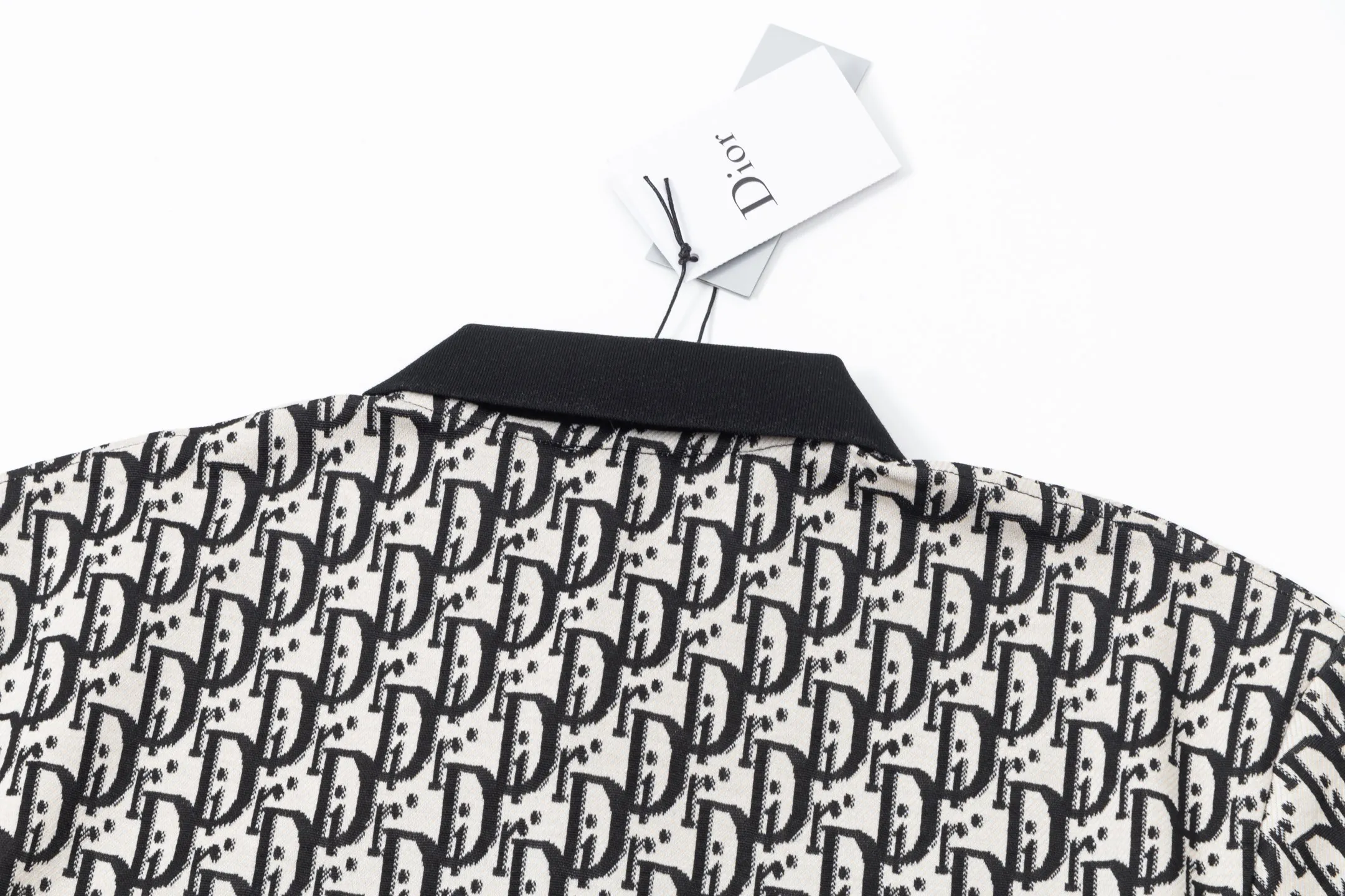 🅿️190 Dior 2025 new model, light luxury, flat machine collar, jacquard letter logo all over, same style for men and women, casual polo shirt ·Customized pique fabric ·Collar label, hang tag, main mark and three labels complete Color: Black Size: S M L XL XXL