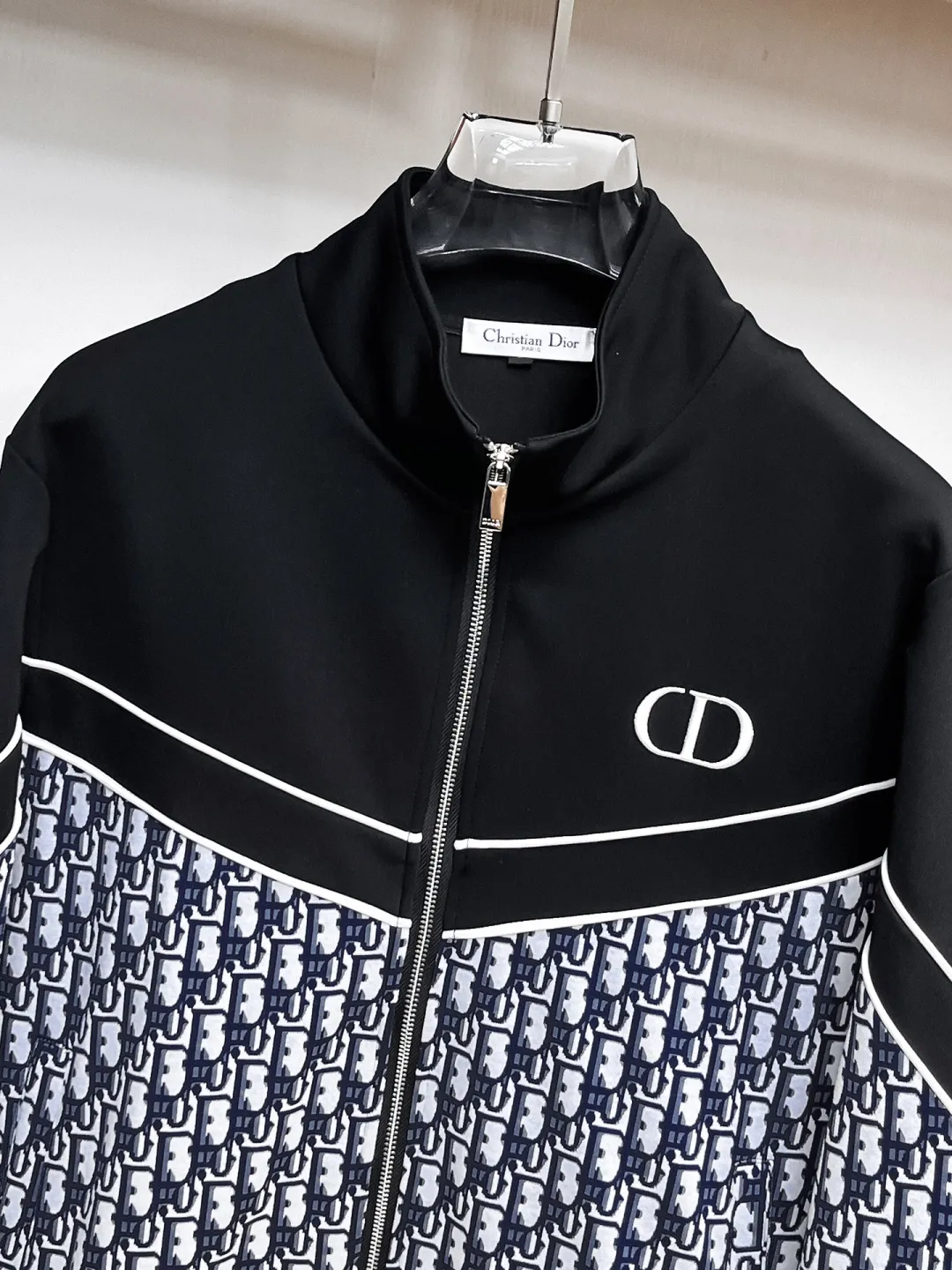 🅿️720 Dior 2025 autumn and winter new counter casual suit of the same style, breathable, comfortable and casual! Full of high-end feel! The details are exquisite and high-end, and the workmanship is impeccable! The original high-end fabric is very high-end! The fabric is crisp, anti-wrinkle and wear-resistant, warm, neat and stylish. Everyone must buy a set this autumn and winter. They must look cool and cool when wearing it. We especially recommend the size M-3XLC30