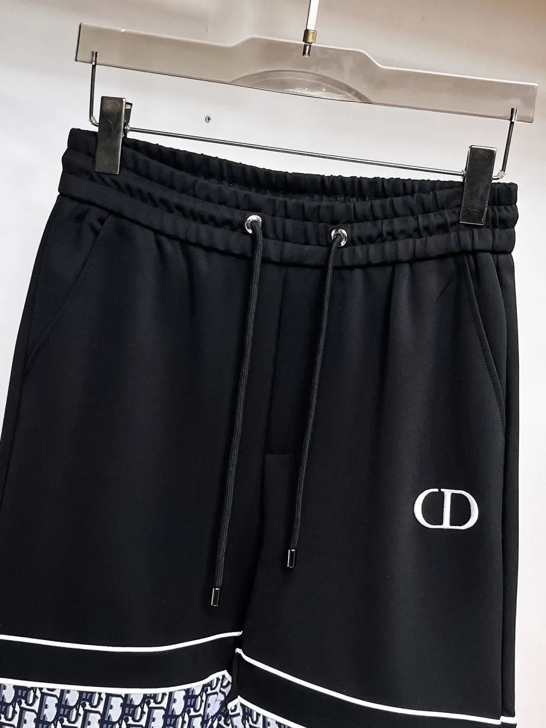 🅿️720 Dior 2025 autumn and winter new counter casual suit of the same style, breathable, comfortable and casual! Full of high-end feel! The details are exquisite and high-end, and the workmanship is impeccable! The original high-end fabric is very high-end! The fabric is crisp, anti-wrinkle and wear-resistant, warm, neat and stylish. Everyone must buy a set this autumn and winter. They must look cool and cool when wearing it. We especially recommend the size M-3XLC30
