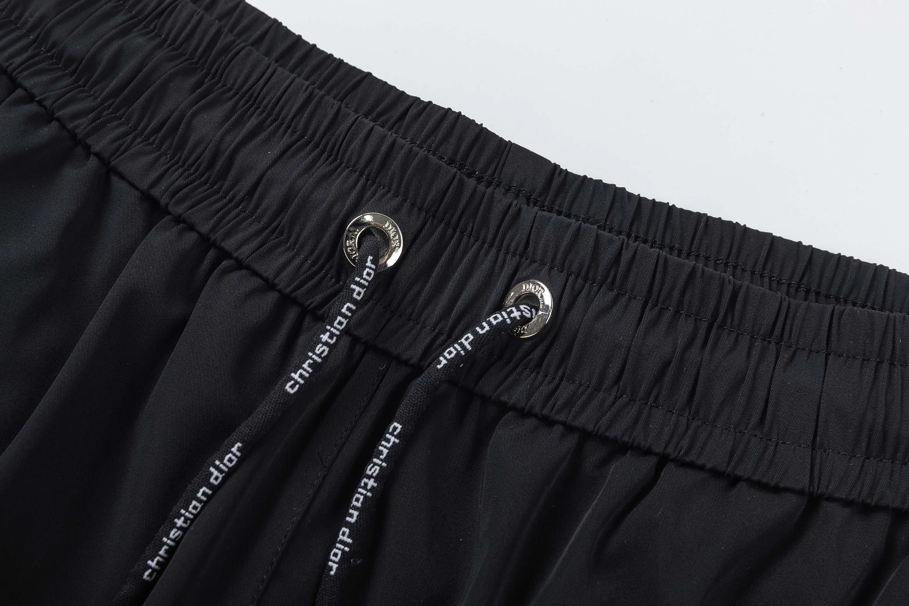 🅿️210 DiRO Dior 2025 spring and summer logo embroidery. New fashionable beach shorts, with lining and mesh shorts! The official website is synchronized with the original 1-1 replica, the original hardware is selected from high-quality polyester fiber fabrics, with a delicate feel, a must-have item for summer, and the upper body effect is super handsome! Color: Black Size: S M L XL XXL