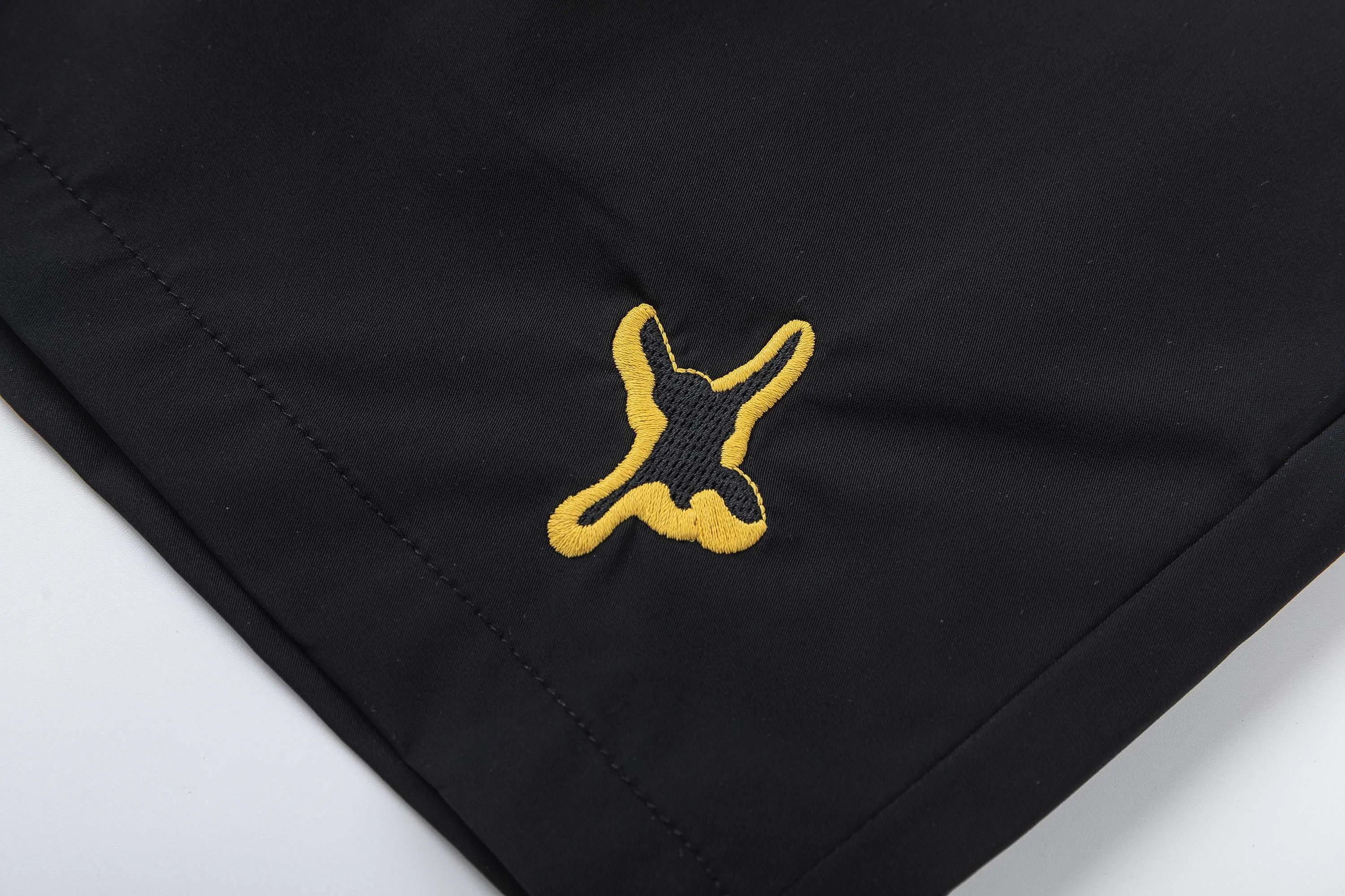 🅿️210 DiRO Dior 2025 spring and summer logo embroidery. New fashionable beach shorts, with lining and mesh shorts! The official website is synchronized with the original 1-1 replica, the original hardware is selected from high-quality polyester fiber fabrics, with a delicate feel, a must-have item for summer, and the upper body effect is super handsome! Color: Black Size: S M L XL XXL