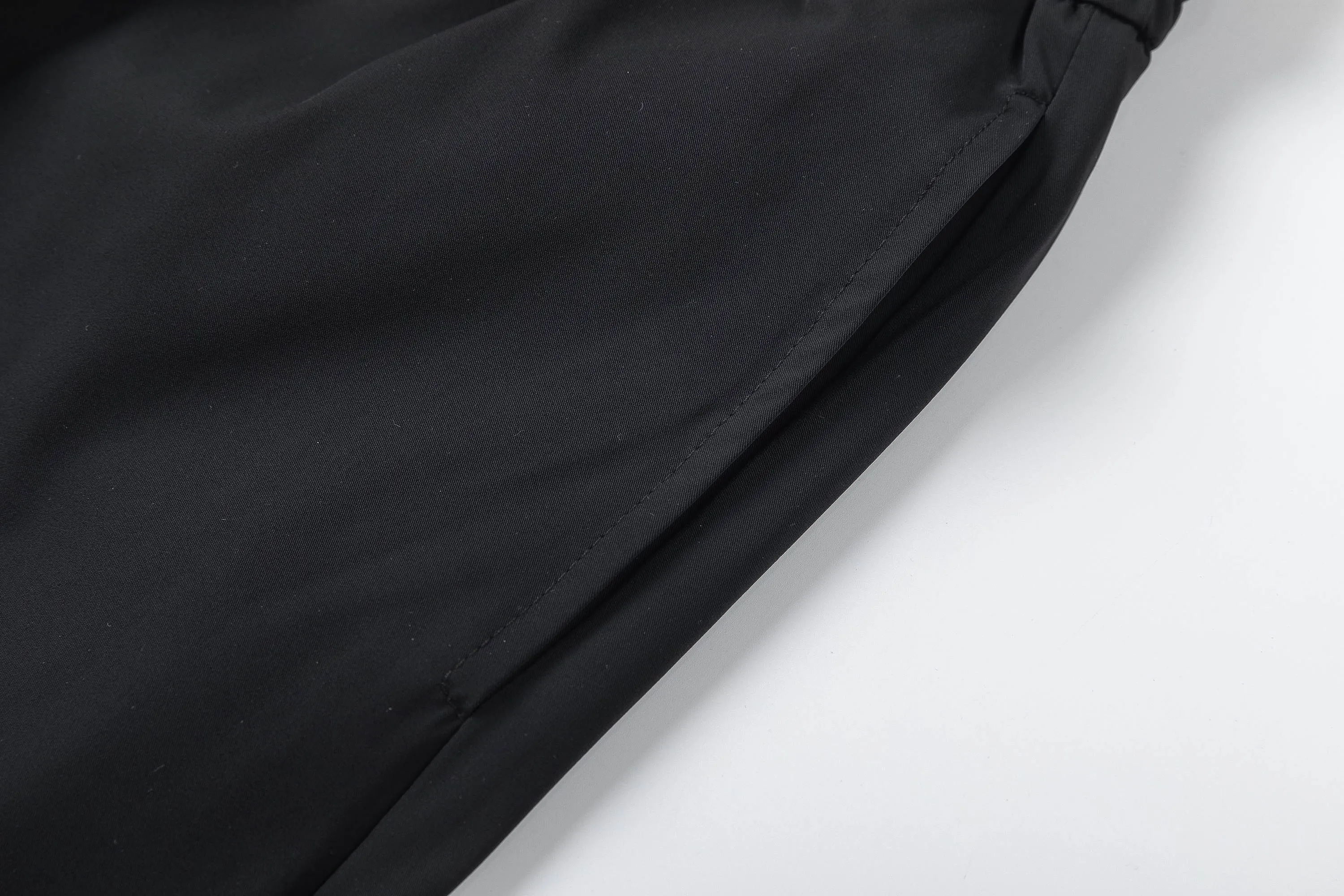 🅿️210 DiRO Dior 2025 spring and summer logo embroidery. New fashionable beach shorts, with lining and mesh shorts! The official website is synchronized with the original 1-1 replica, the original hardware is selected from high-quality polyester fiber fabrics, with a delicate feel, a must-have item for summer, and the upper body effect is super handsome! Color: Black Size: S M L XL XXL