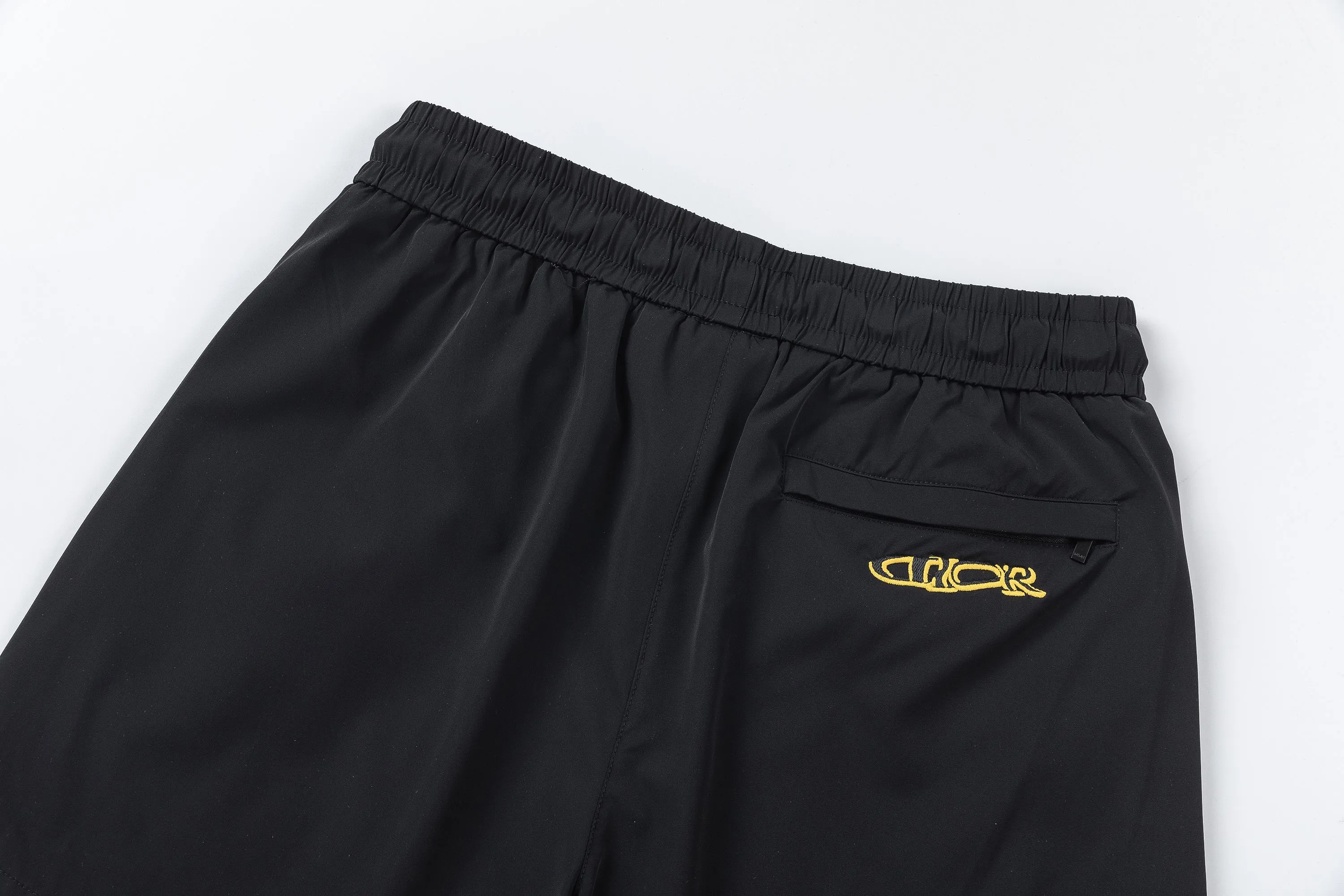 🅿️210 DiRO Dior 2025 spring and summer logo embroidery. New fashionable beach shorts, with lining and mesh shorts! The official website is synchronized with the original 1-1 replica, the original hardware is selected from high-quality polyester fiber fabrics, with a delicate feel, a must-have item for summer, and the upper body effect is super handsome! Color: Black Size: S M L XL XXL
