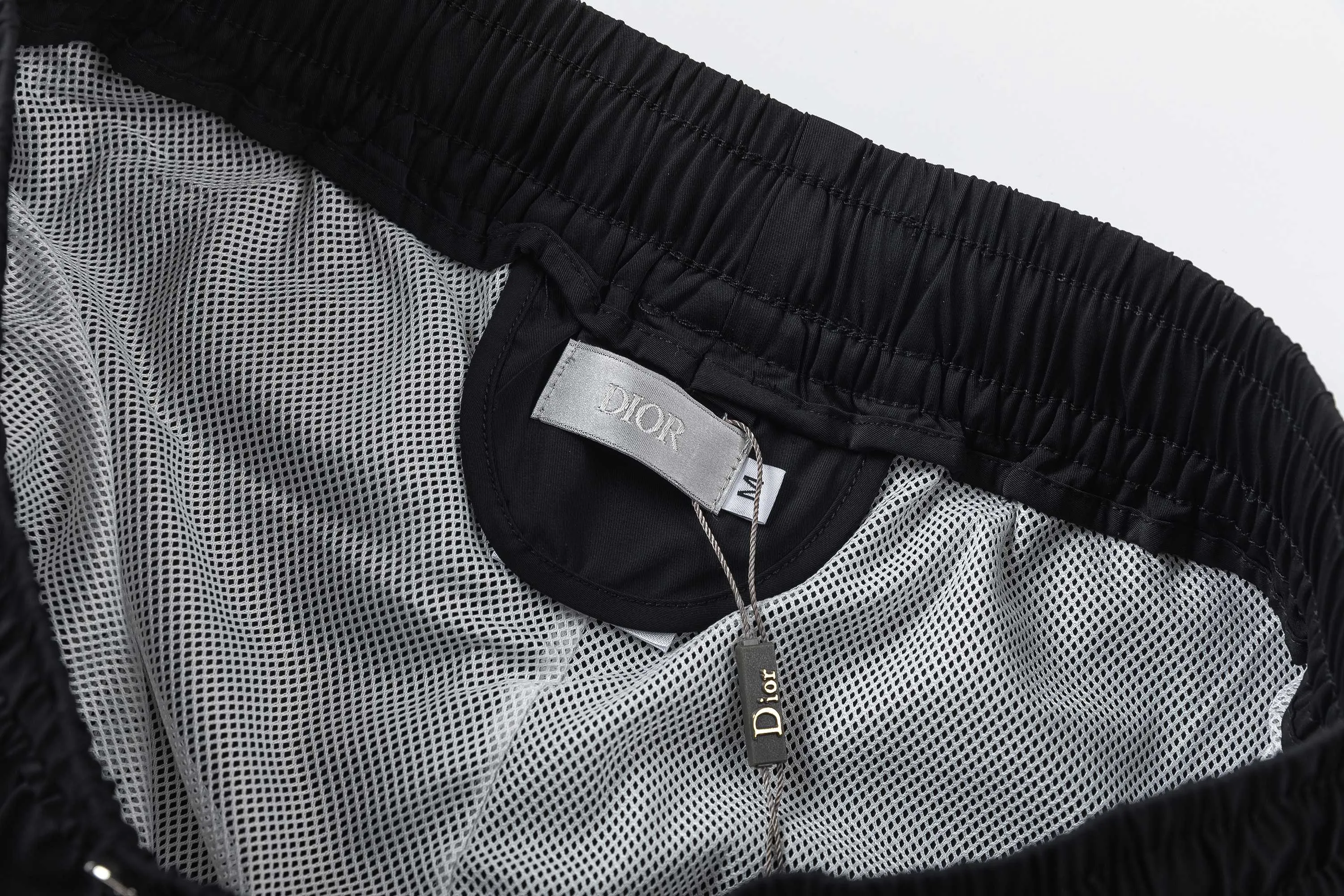 🅿️210 DiRO Dior 2025 spring and summer logo embroidery. New fashionable beach shorts, with lining and mesh shorts! The official website is synchronized with the original 1-1 replica, the original hardware is selected from high-quality polyester fiber fabrics, with a delicate feel, a must-have item for summer, and the upper body effect is super handsome! Color: Black Size: S M L XL XXL