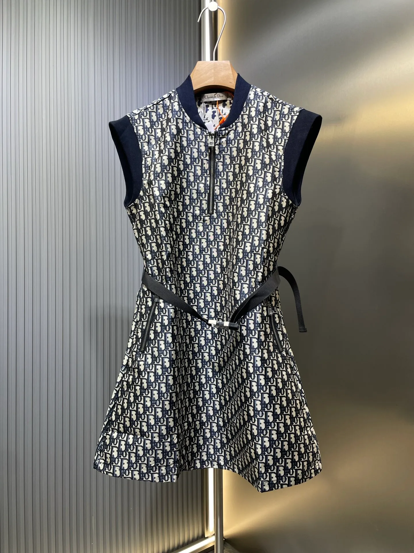 🅿️440 Dior 🌟【Top Replica】Home Presbyopia series dress with belt Customized yarn-dyed jacquard LOGO fabric Classic stand-up collar waist A-line skirt style that does not flatter the upper body and looks slim Thread stitching is casual and fashionable for age-reducing girls Size: SML