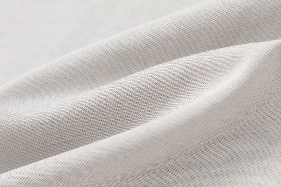 🅿️170 Dior Dior joint KAWS series 2025 new style snake-shaped letter logo Uniform short-sleeved T-shirt for men and women ·Customized 280g 100% double yarn pure cotton fabric ·Dyeing 32 count double-strand thread ·Kangli digital direct printing process ·Collar label, hangtag, main mark and three labels complete Color: Gray Size: XS S M L