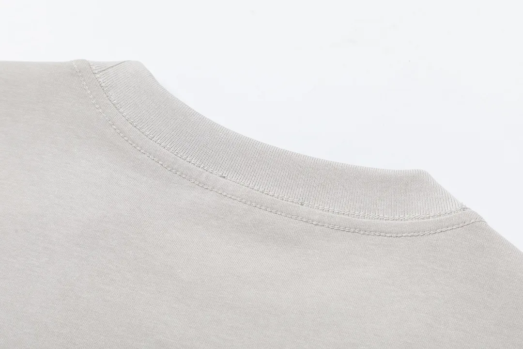 🅿️170 Dior Dior joint KAWS series 2025 new style snake-shaped letter logo Uniform short-sleeved T-shirt for men and women ·Customized 280g 100% double yarn pure cotton fabric ·Dyeing 32 count double-strand thread ·Kangli digital direct printing process ·Collar label, hangtag, main mark and three labels complete Color: Gray Size: XS S M L