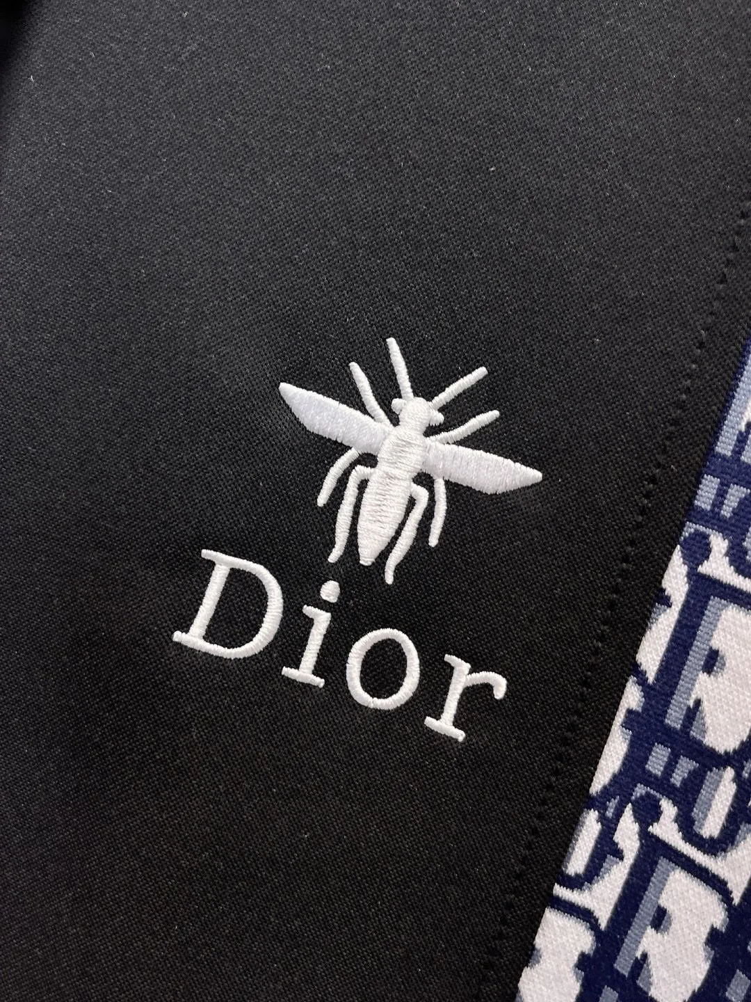 🅿️720 [DIOR Dior] Hot-selling suit is coming. Focus on the original version of the official website. 2025 new hot-selling cardigan and sweatshirt suit. The original order is the best 🇭🇰. It is the meticulous work of top designers for a fitting and perfect upper body effect. All-natural high-quality Tencel Roman cotton 100%, close-fitting comfort, noble and elegant! Original hardware embodies elegance and nobility! Counter size: M-3XL (maximum wear up to 190 pounds)
