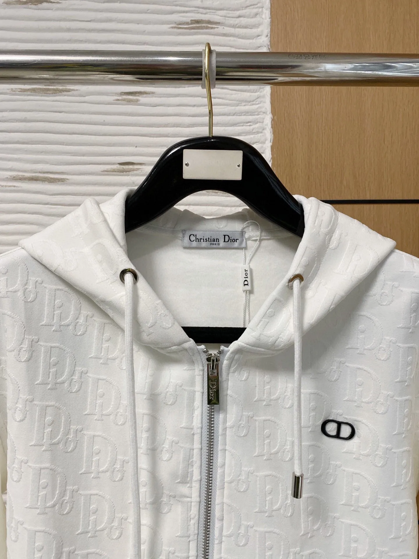 🅿️720 Dior hot-selling suit is coming. Focus on the original version of the official website. 2025 new hot-selling cardigan suit. The original order is the best. 🇭🇰The meticulous work of top designers. It has a fitting and perfect upper body effect. All-natural high-quality Tencel Roman cotton 100%, close-fitting comfort, noble and elegant! Original hardware embodies elegance and nobility! Counter size: M-3XL (maximum wear up to 190 pounds)