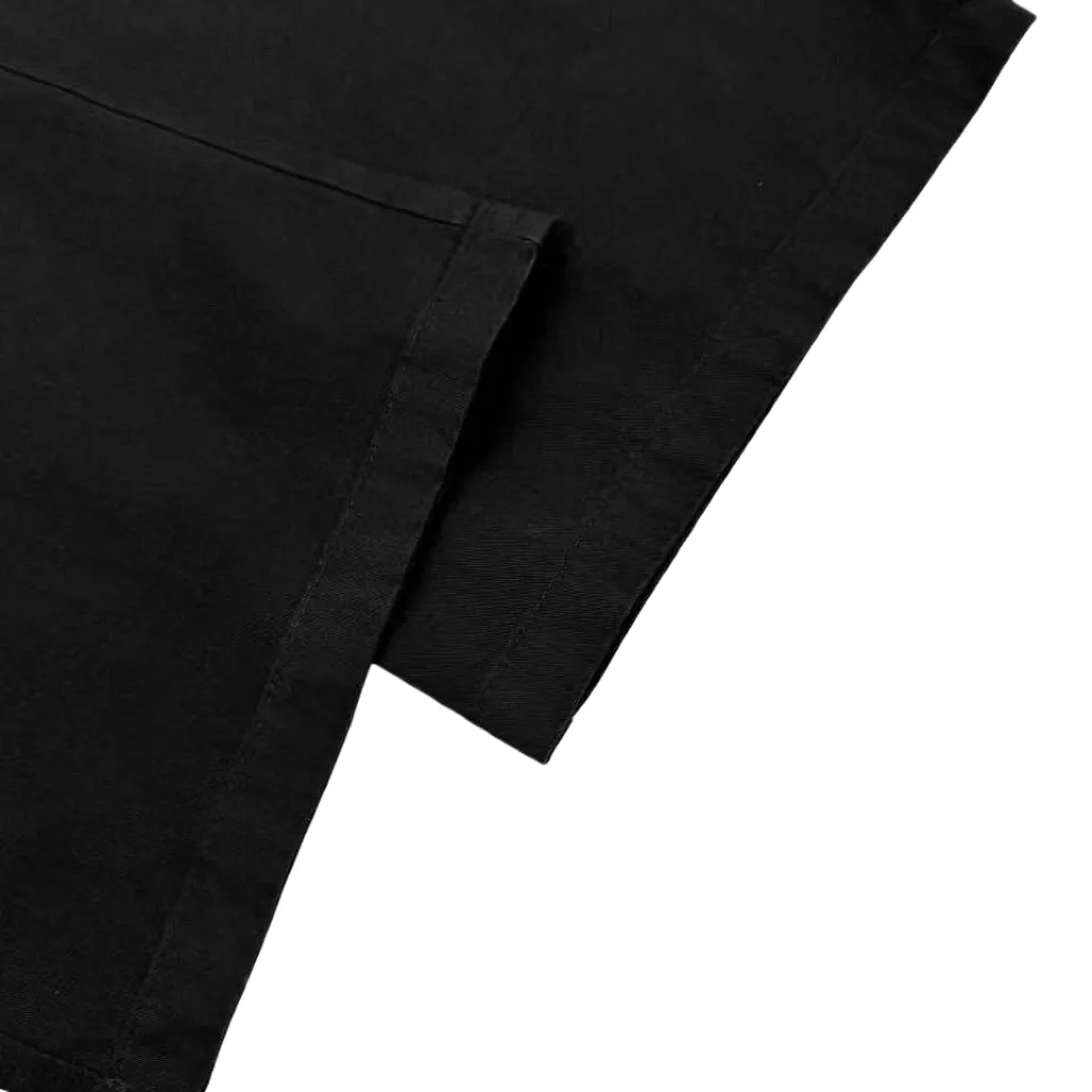 🅿️430 CD 1947 letter embroidered drawstring trousers. Original purchase and development of 11,500. The fabric is made of custom-made shadow cotton twill brocade. Light and elegant, comfortable and close to the skin. Classically dressed in pure black, it outlines the calm style of modern men. The ultimate sense of purity. The side is decorated with Dior Mountain embroidery to enhance the style. It shows the alpine spirit and inspiration from Dior. The classic logo of couture style is penned by the zipper side pocket. Outline the exquisite edge of minimalism, a delicate balance between tough mechanical sense and soft charm, a low-key luxury style, the king of versatility, full of charm, using imported machine embroidery technology, using advanced computer control system and precise mechanical components to realize Dior Mountain embroidery work with high precision, smooth and delicate lines, all washed fabrics, better hand feel, not easy to deform, not easy to shrink, not easy to fade, and maintain long-term beauty. Size:44-46-48-50