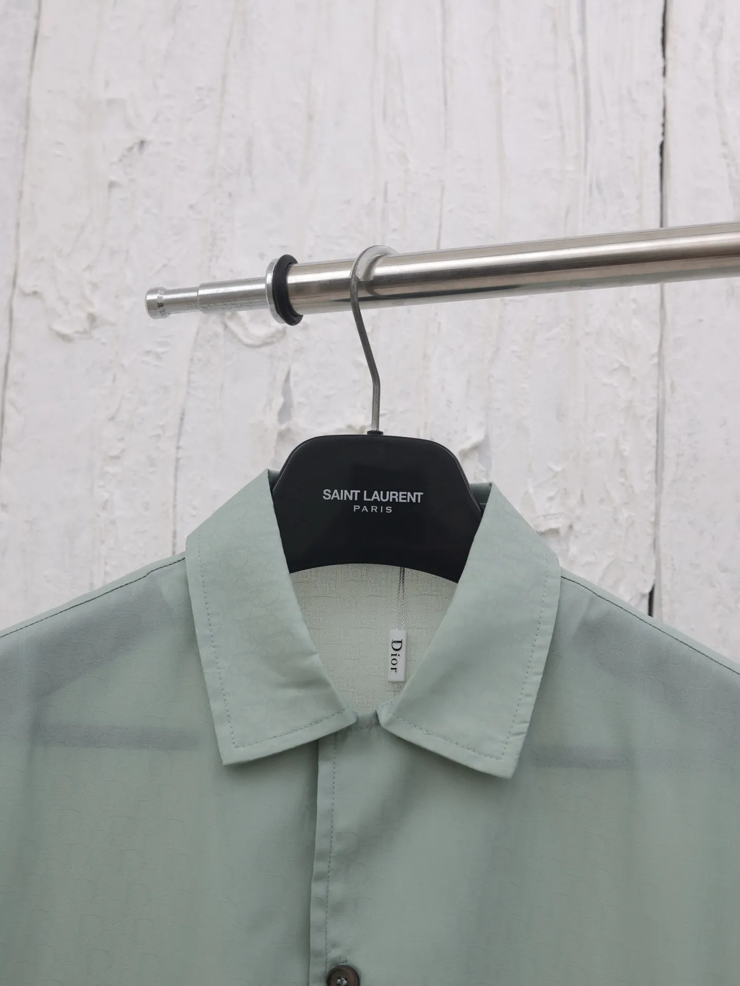 🅿️430 Dio*/Dior mulberry silk and cotton blended jacquard fabric Obliaue jacquard suit short-sleeved shirt This is from the 2024 beachwear limited series, highlighting the classic Oblique print. Carefully crafted from green mulberry silk and cotton blended jacquard fabrics, the arc-shaped hem design highlights a casual style. Wear with the matching pieces for a sophisticated summer look.  Size：S/M/L/XL
