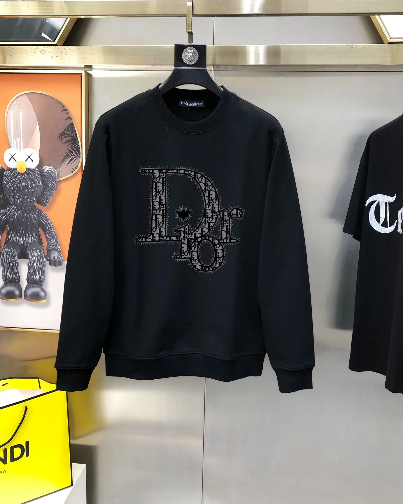 🅿️220 brand [DIOR Dior] (good news for fat people) 2025ss autumn latest long-sleeved round-neck sweatshirt, on sale simultaneously on the official website. Refreshing and breathable. Made of top Tencel Roman. Comfortable and soft. 3D three-dimensional clarity. Super fashion sense. Great for gifting and keeping for yourself. Size: M-5XL (can wear up to 220 pounds)