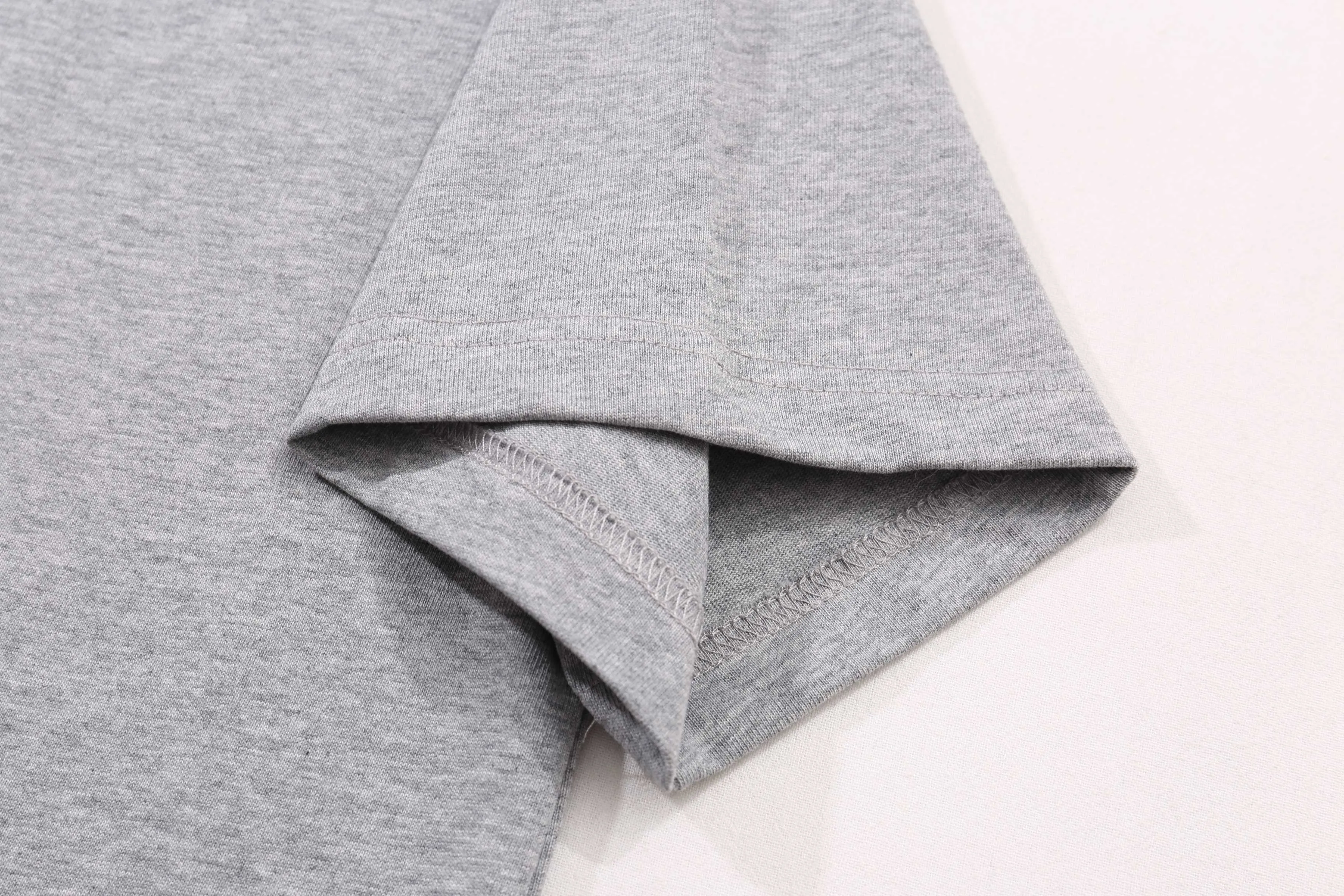 🅿️190 Correct version of high-quality Di0R couture blade embroidered short-sleeved T-shirt. This style is made of original custom-woven 26-count double-ply yarn, and the garment is washed and processed. It has the iconic triangle collar and blade embroidery on the chest! Simple and stylish! SIZE: XS S M L