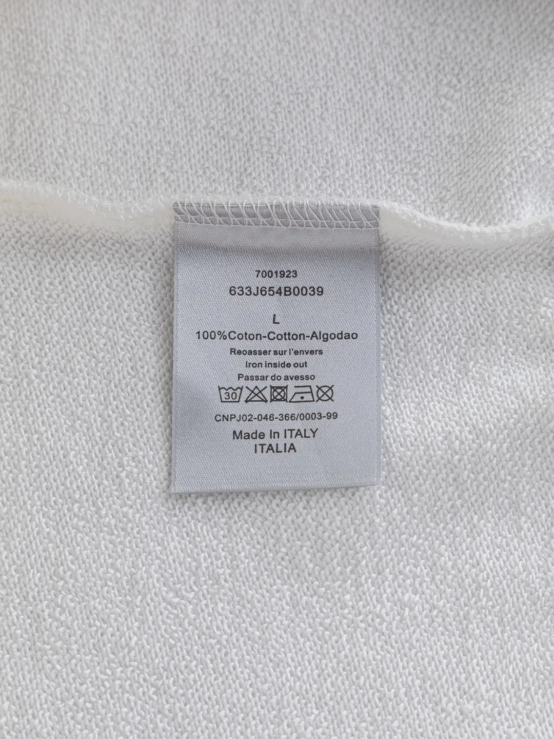 🅿️280 Dior Dior micro wide version CD micro wide version S-Xl 25ss autumn and winter sweatshirt, forever unbeatable, classic style, permanent boutique, timeless classic washed style at the counter, classic starry sky on the chest🌃Dior three-dimensional embroidered letter logo🪡 embroidery, washed heavy craftsmanship logo pattern on the collar, sleeves and hem, heavy craftsmanship, same style for men and women Short-sleeved T-shirt, cotton blended terry jersey fabric, originally developed. This is from the 2025 beachwear limited series. The all-logo jacquard towel highlights the classic Obliave flower. It is matched with an S-shaped round neck and topstitching. It is unique. The whole body is decorated with obliqve jacquard. The ribbed round neck is matched with V-shaped topstitching. Customized accessories. The whole body is customized and developed according to the Y board... Complete with three standards, it can control various styles, to Dior Salute to a historic year! Coupled with the blessing of full-flower cotton material, both the upper body comfort and the existence are unparalleled. It can be said to be a must-have companion in summer. The excellent breathability and comfortable wearing feeling are unparalleled~ Recommended! ! Same style for men and women! Color: Black White Size: S-XL Size chart: S: Shoulder width 51-Bust 56-Length 69 M: Shoulder width 52.5-Bust 58-Length 71 L: Shoulder width 54-Bust 60-Length 73 XL: Shoulder width 55.5-Bust 62-Length 75