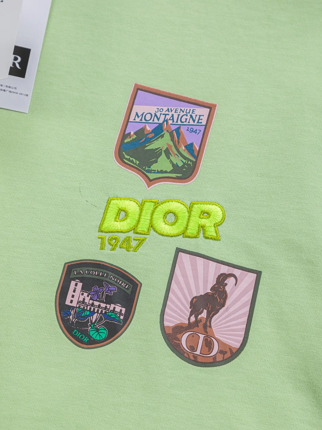 🅿️190 DIOR Dior Dior dior CD micro wide version S-XL CD 26ss will never fail classic style permanent boutique counter timeless classic style Dior Mountain logo multi-element micro-stamp letters 🪡 embroidered logo pattern heavy craftsmanship unisex short-sleeved T-shirt, cotton blended terry jersey fabric, original development This comes from the 2025 beachwear limited series, full logo jacquard towel highlights the classic Obliave flower, with S-shaped round neck and topstitching, unique style, decorated with obliqve jacquard all over, ribbed round neck with V-shaped topstitching, customized accessories, and the whole body is customized and developed according to the Y board... Complete with three standards, it can control various styles, paying tribute to Dior's historic year! Coupled with the blessing of full-flower cotton material, both the upper body comfort and the existence are unparalleled. It can be said to be a must-have companion in summer. The excellent breathability and comfortable wearing feeling are unparalleled~ Recommended! ! Same style for men and women! Color: Black White Green Size: S-XL Size chart: S: Shoulder width 50-Bust 56-Length 70 M: Shoulder width 52-Bust 57-Length 72 L: Shoulder width 54-Bust 59-Length 74 XL: Shoulder width 56-Bust 62-Length 76