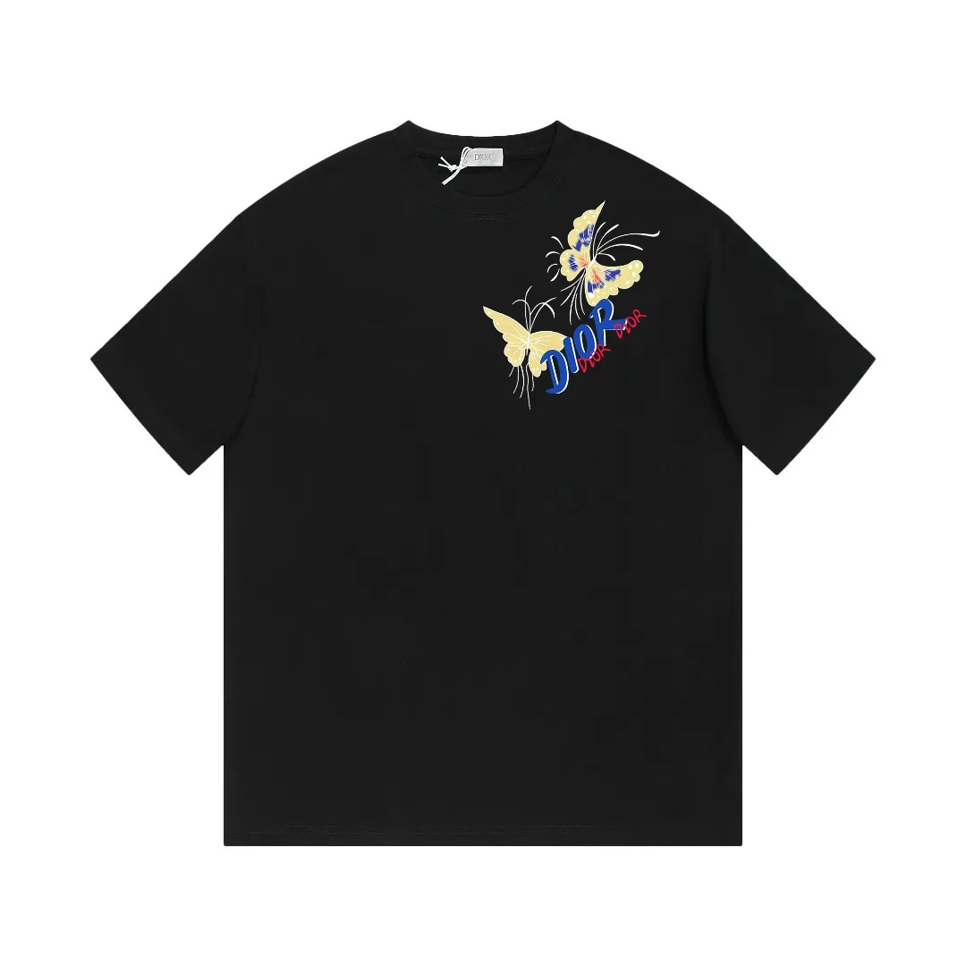 🅿️170 DIOR printed letters‼ ️Short-sleeved T-shirt® *Customized 280g cotton fabric, the fabric is soft, skin-friendly and comfortable *Laminated letter logo on the front *A very simple and elegant one that is unparalleled in terms of upper body comfort, interpreting your luxury and taste, and creating your fashionable charm. ⚠️Washing method: It is recommended to dry clean or wrap the reverse side in a laundry bag and machine wash it quickly in cold water and let it dry naturally! ⚠️ Unisex style 𝐂𝐎𝐋𝐎𝐔𝐑: White Black 𝐒𝐈𝐙𝐄: S-XL