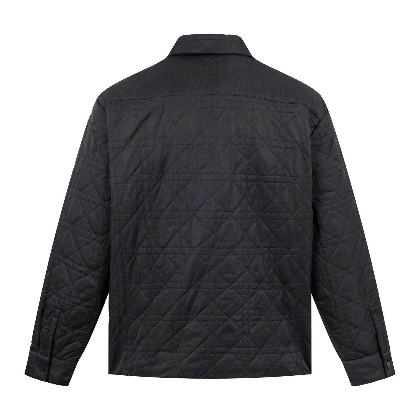 🅿️720 [Exclusive supply] CD Cannage nameplate embroidered jacket. The original version was purchased for 23,000 and developed. The fabric is made of polyester fiber technical fabric, which has both light texture and crisp silhouette. The whole body is quilted in the same tone to present the brand's iconic cannage pattern, and the details are full of exquisite craftsmanship. The chest patch pocket is decorated with an embroidered Christian Dior Couture logo, highlighting the brand's DNA. Side slits and metal snaps engraved with the Dior logo allow you to adjust the style of wearing. The overall tailoring is neat and smooth, perfectly combining traditional quilting technology with modern technological fabrics. The black tone presents a low-key luxury feel, and the cannage quilting lines are delicate and even, showing the craftsmanship of high-end ready-to-wear. This piece can be worn open for a casual style, or fastened with snaps for a slim fit, making it perfect for a variety of dressing scenarios. Size:46/48/50/52