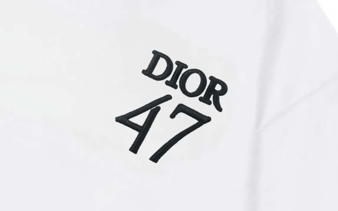 🅿️170 Dior 2025 new style embroidered 47 letter logo, same style for men and women, short-sleeved T-shirt ·Customized 280g 100% double yarn pure cotton fabric ·Dyeing 32 counts double strand thread ·Imported Tajima machine embroidery technology ·Collar label, hangtag, main mark and three labels complete Color: White Size: XS S M L