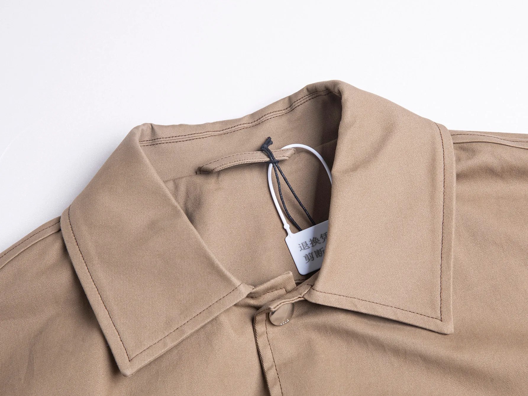 🅿️740 (Only high-quality products🔥ZP version, no pressure to get in and out of the cabinet) -Dior official website models are released at the same time. Seiko embroidered letters woven fabric sleeves and quilted bomber jackets are the same for men and women -YB molded fabric details are the same. A full set of accessories are customized to distinguish the market currency. Welcome to compare -Color Khaki -Code number 46 48 50 52