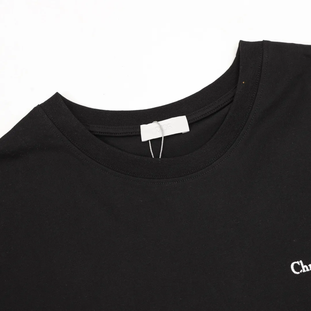 🅿️210 DIOR/Dior letter printed round neck short sleeves, made of 10S encrypted reinforced cotton and linen fabric, 250g; with 26S1×1 thread, 200g. The appearance of cotton and linen not only maintains the unique rough and crisp style of linen fabrics, but also has the soft characteristics of cotton fabrics, which improves the shortcomings of linen fabrics that are not clean enough and easy to fluff. The texture of the linen-cotton intertwined fabric is firm and smooth, and feels softer than pure linen; it is breathable and dry, can quickly discharge moisture, and does not stick to the body when sweating. size：S-L