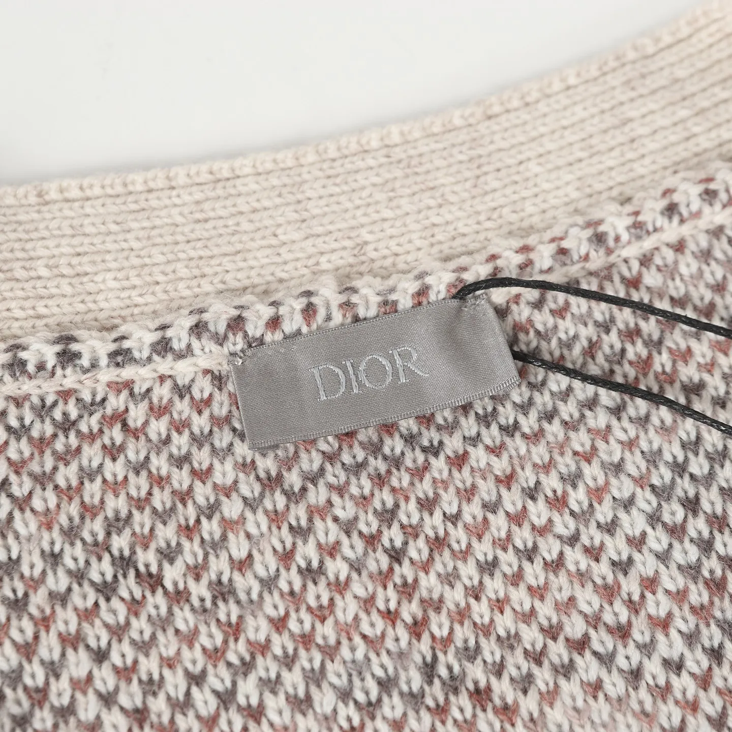 🅿️650 [Wool] Dior/Dior presbyopic all-over printed wool cardigan is made of 100% wool. The weaving method uses 10 medium-thick and fine grains. It is woven on an imported wool loom. The sweater reinterprets Dior's classic Oblique printing pattern. Crafted from sheep wool jacquard with ribbed details for a classic silhouette. Can be paired with a variety of outfits to show off your personality. size: S M L XL