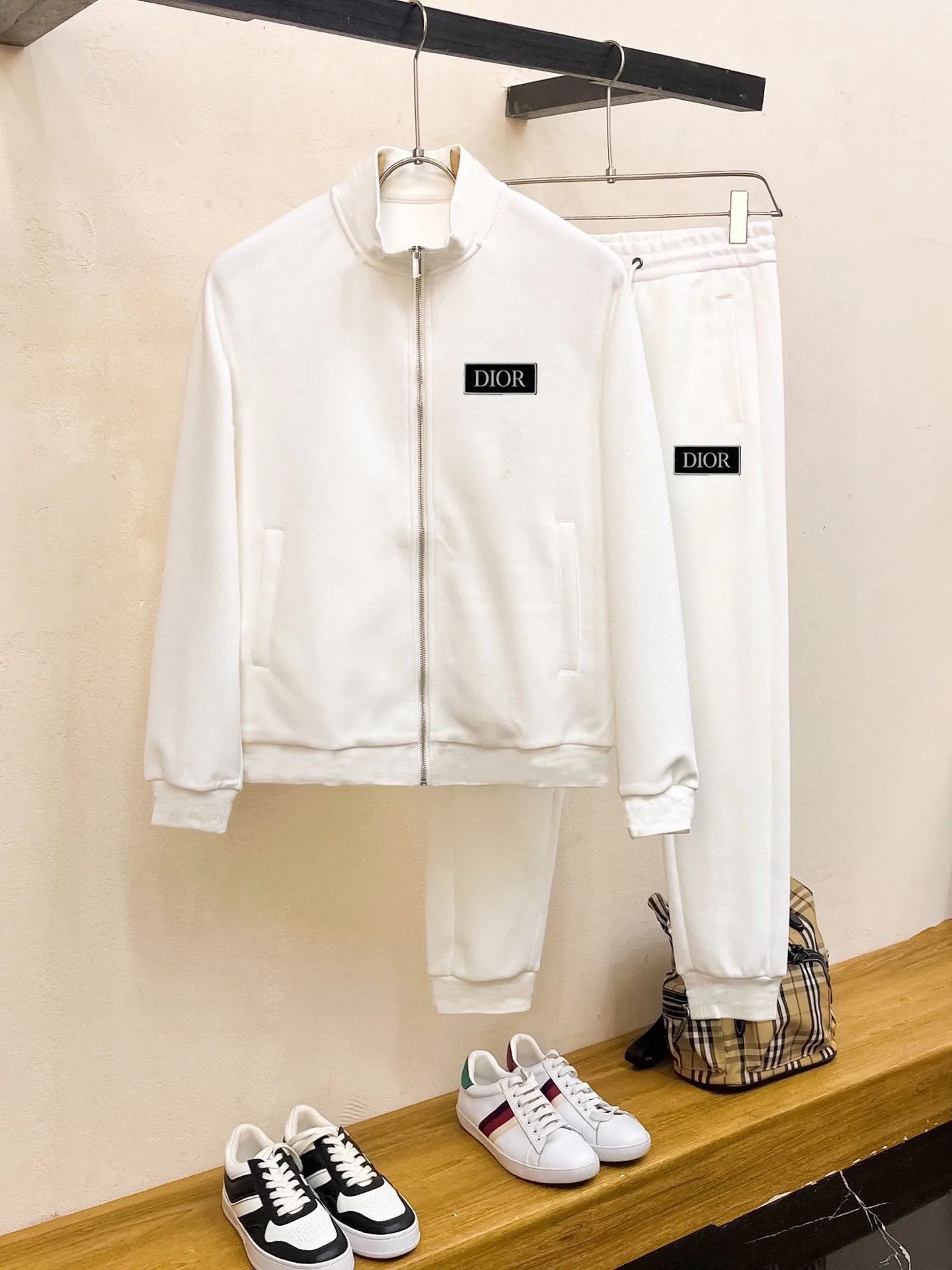 🅿️420 [DIOR Dior] (Fat Man Gospel) hot-selling suit is coming. Focus on the original version of the official website. 2025 new hot-selling cardigan sweater suit. The original order is the best product. 🇭🇰The meticulous work of top designers is dedicated to a fitting and perfect upper body effect. All-natural high-quality Roman cotton 100%, close-fitting comfort, noble and elegant! Original hardware embodies elegance and nobility! Counter size: M-5XL (maximum wear up to 220 pounds)