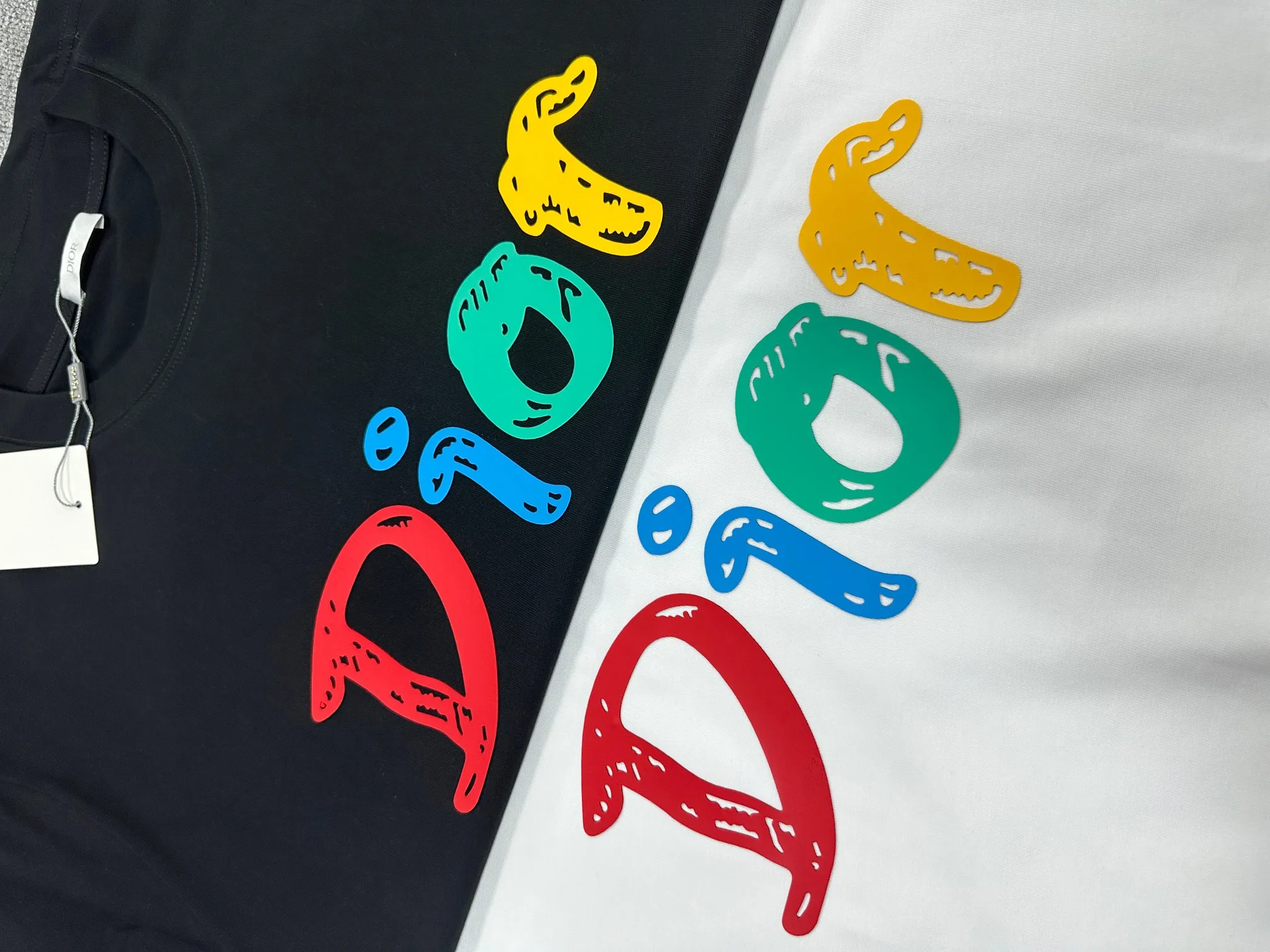 🅿️180 Dio* Dior 2025 spring and summer new style Classic colorful letters thick plate three-dimensional silicone technology Simple and elegant Customized double yarn plain cotton fabric Short-sleeved T-shirt Unisex Color: Black White Size: S (90-130 catties) M (120-150 catties) L (140-165 catties) XL (160-180 catties) XXL (180-210 pounds)
