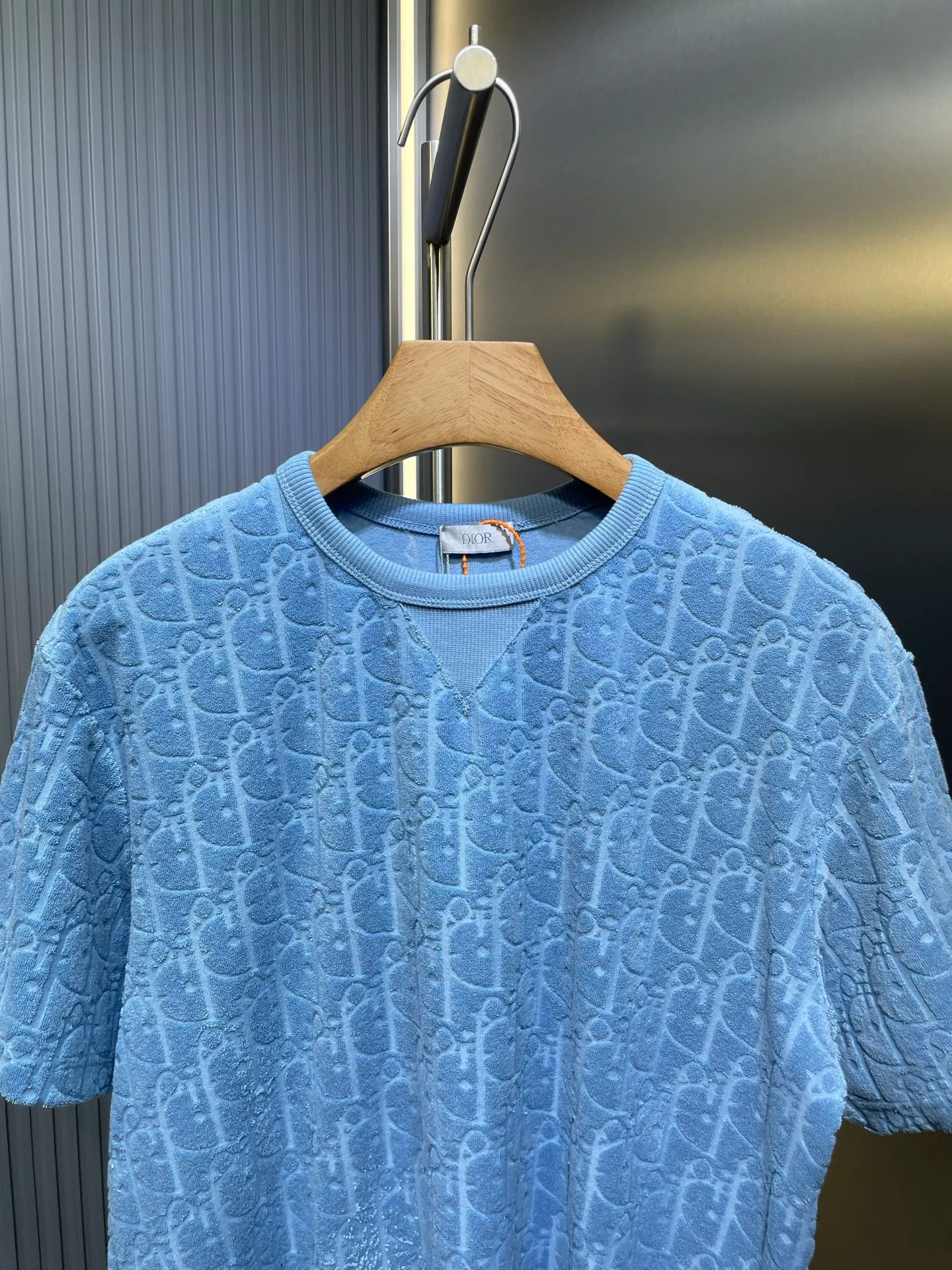🅿️280 dior🌟【Top replica】All-over printed terry short sleeves Process description: Custom-woven and dyed pure cotton 100% jacquard material oblique presbyopic pattern fabric Weight 300g Positioning pattern Positioning tailoring Every piece is in the same position Jacquard cotton towel material Dark pattern Heavy feel The overall wiring is straight and delicate, the fabric is comfortable and soft, the color is consistent and no color difference It can be matched with the same style to create a fashionable look, and can be used in various occasions. Customized accessories, complete with three standards, same style for men and women! size：s-xl