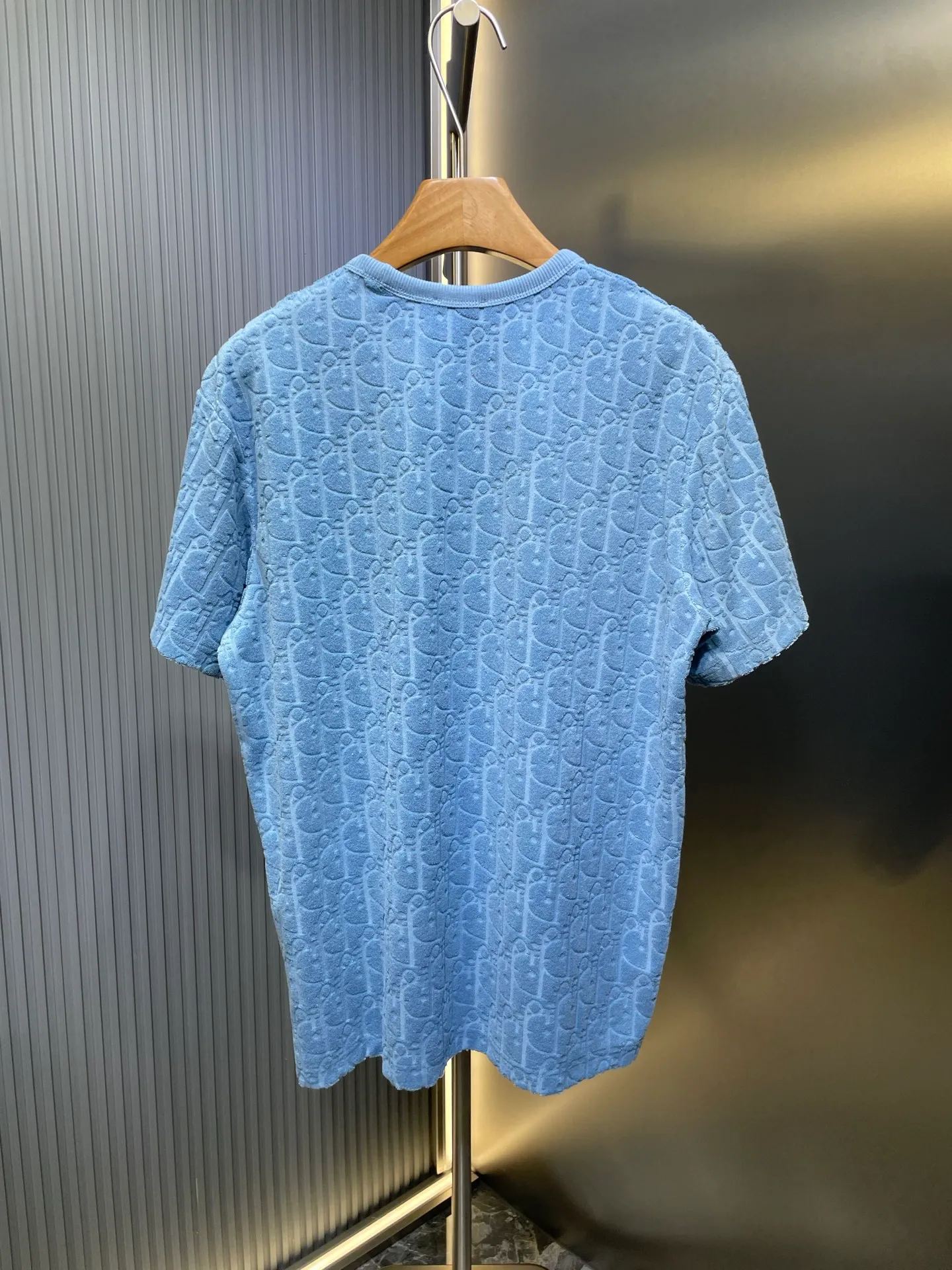 🅿️280 dior🌟【Top replica】All-over printed terry short sleeves Process description: Custom-woven and dyed pure cotton 100% jacquard material oblique presbyopic pattern fabric Weight 300g Positioning pattern Positioning tailoring Every piece is in the same position Jacquard cotton towel material Dark pattern Heavy feel The overall wiring is straight and delicate, the fabric is comfortable and soft, the color is consistent and no color difference It can be matched with the same style to create a fashionable look, and can be used in various occasions. Customized accessories, complete with three standards, same style for men and women! size：s-xl