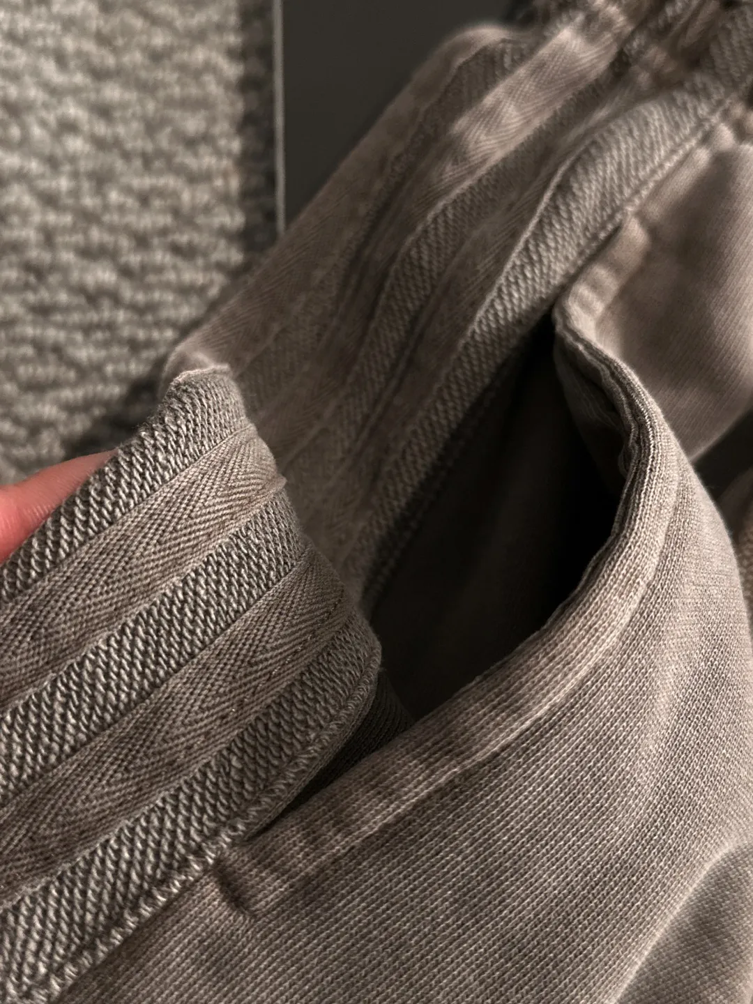 🅿️330 shipped next day, high quality DIOR/Dior 2025 spring and summer new casual solid color loose shorts with elastic band, two needle stitches at the hem of the trousers, fine and firm stitching, custom-made fabrics at the counter with high breathability and comfort, impeccable details, brand element design concept, reflecting high quality. It feels delicate and soft! It presents a casual cut and the upper body shape is great! Size: S-XXL