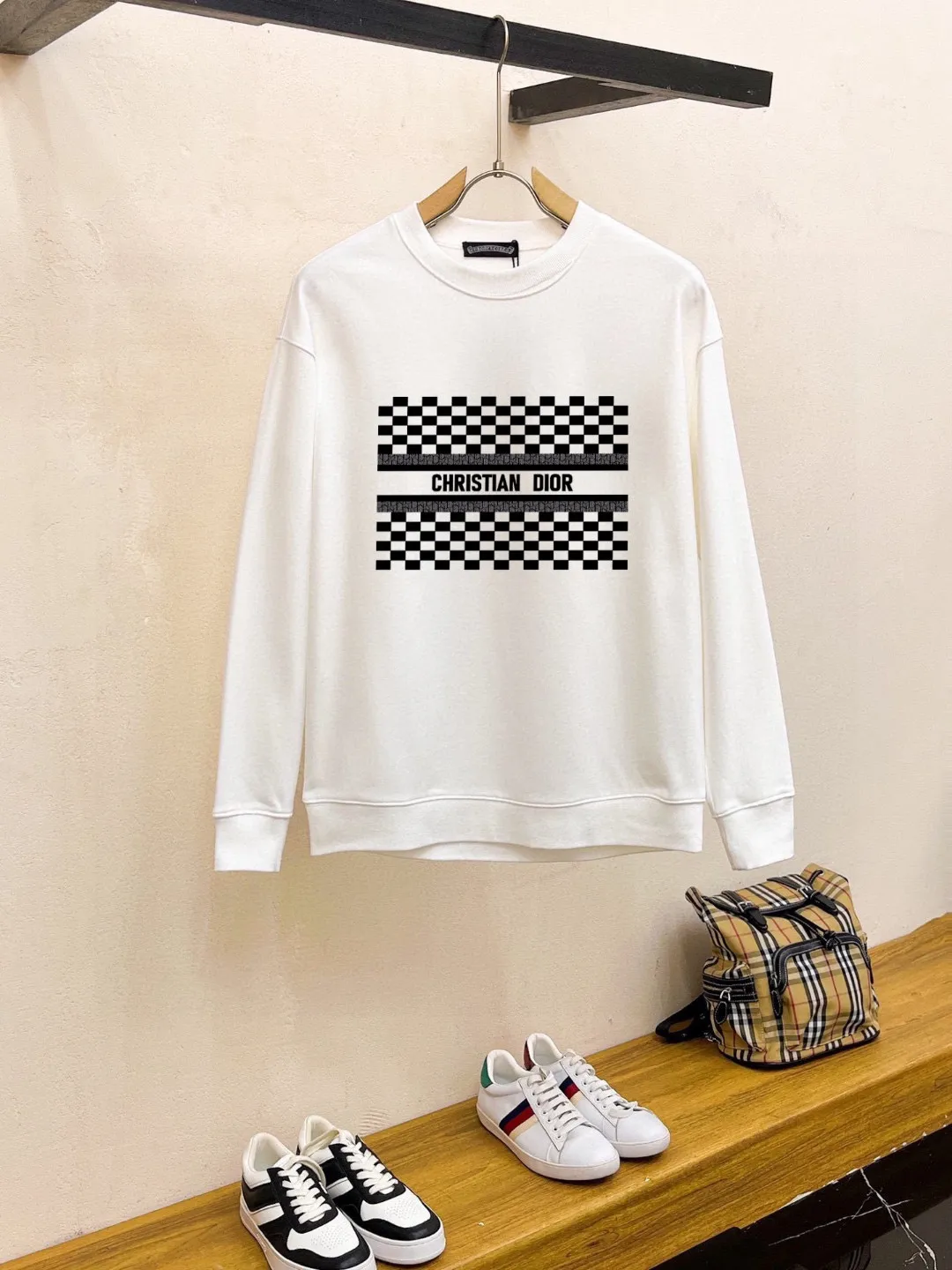 🅿️220 brand [DIOR Dior] (good news for fat people) 2025ss autumn latest long-sleeved round-neck sweatshirt, on sale simultaneously on the official website. Refreshing and breathable. Made of top Tencel Roman. Comfortable and soft. 3D three-dimensional clarity. Super fashion sense. Great for gifting and keeping for yourself. Size: M-5XL (can wear up to 220 pounds)