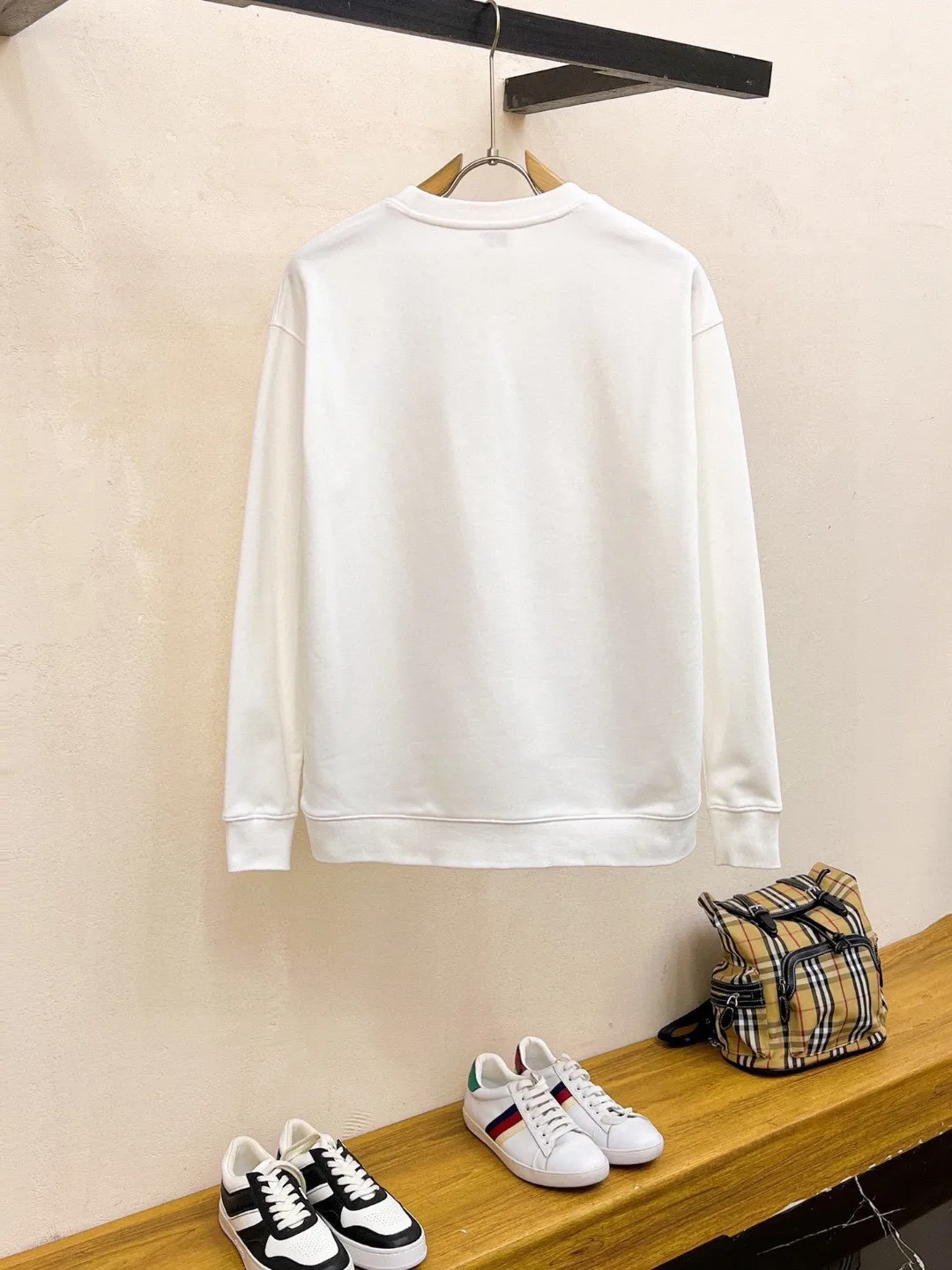 🅿️220 brand [DIOR Dior] (good news for fat people) 2025ss autumn latest long-sleeved round-neck sweatshirt, on sale simultaneously on the official website. Refreshing and breathable. Made of top Tencel Roman. Comfortable and soft. 3D three-dimensional clarity. Super fashion sense. Great for gifting and keeping for yourself. Size: M-5XL (can wear up to 220 pounds)