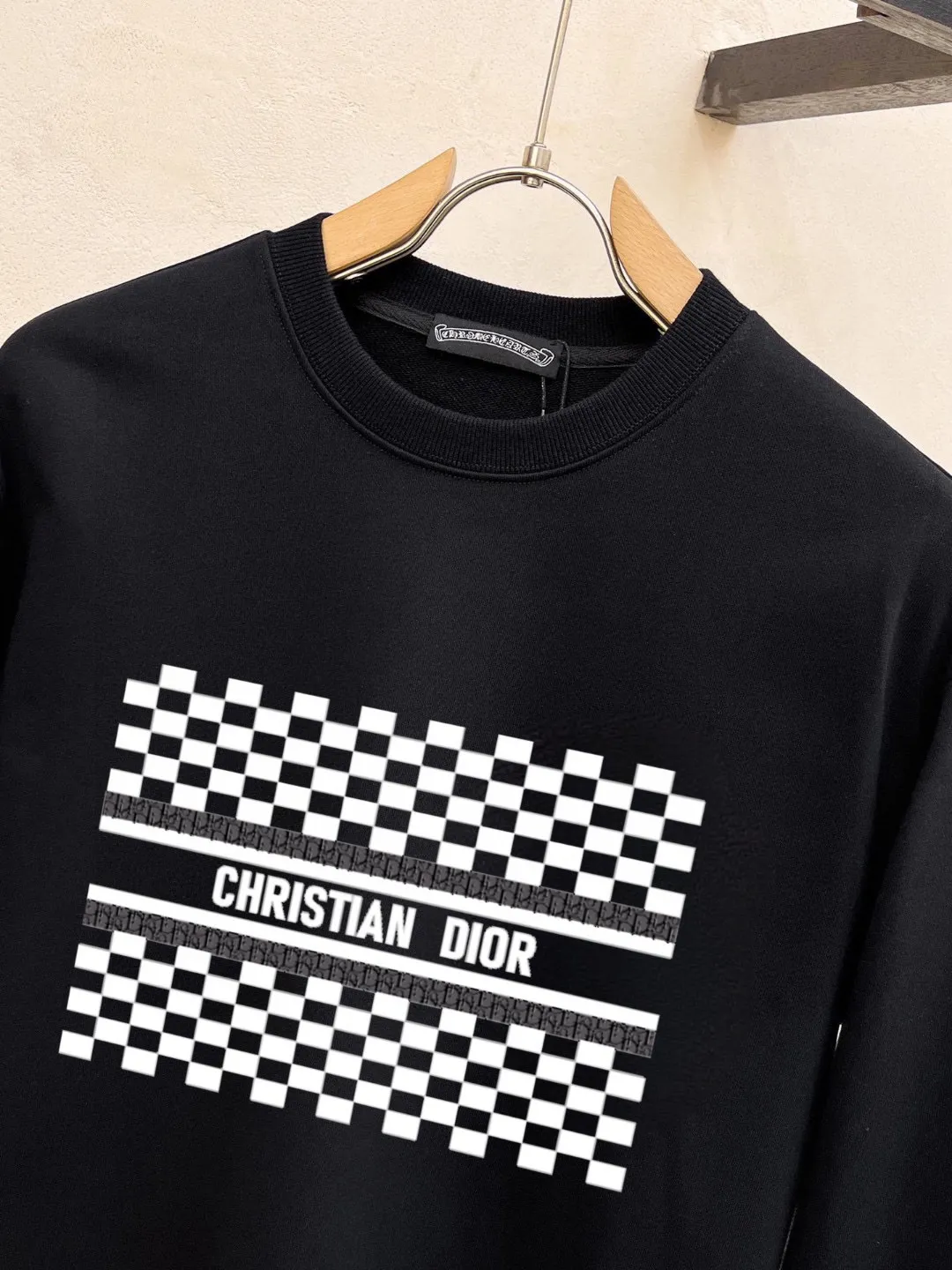 🅿️220 brand [DIOR Dior] (good news for fat people) 2025ss autumn latest long-sleeved round-neck sweatshirt, on sale simultaneously on the official website. Refreshing and breathable. Made of top Tencel Roman. Comfortable and soft. 3D three-dimensional clarity. Super fashion sense. Great for gifting and keeping for yourself. Size: M-5XL (can wear up to 220 pounds)