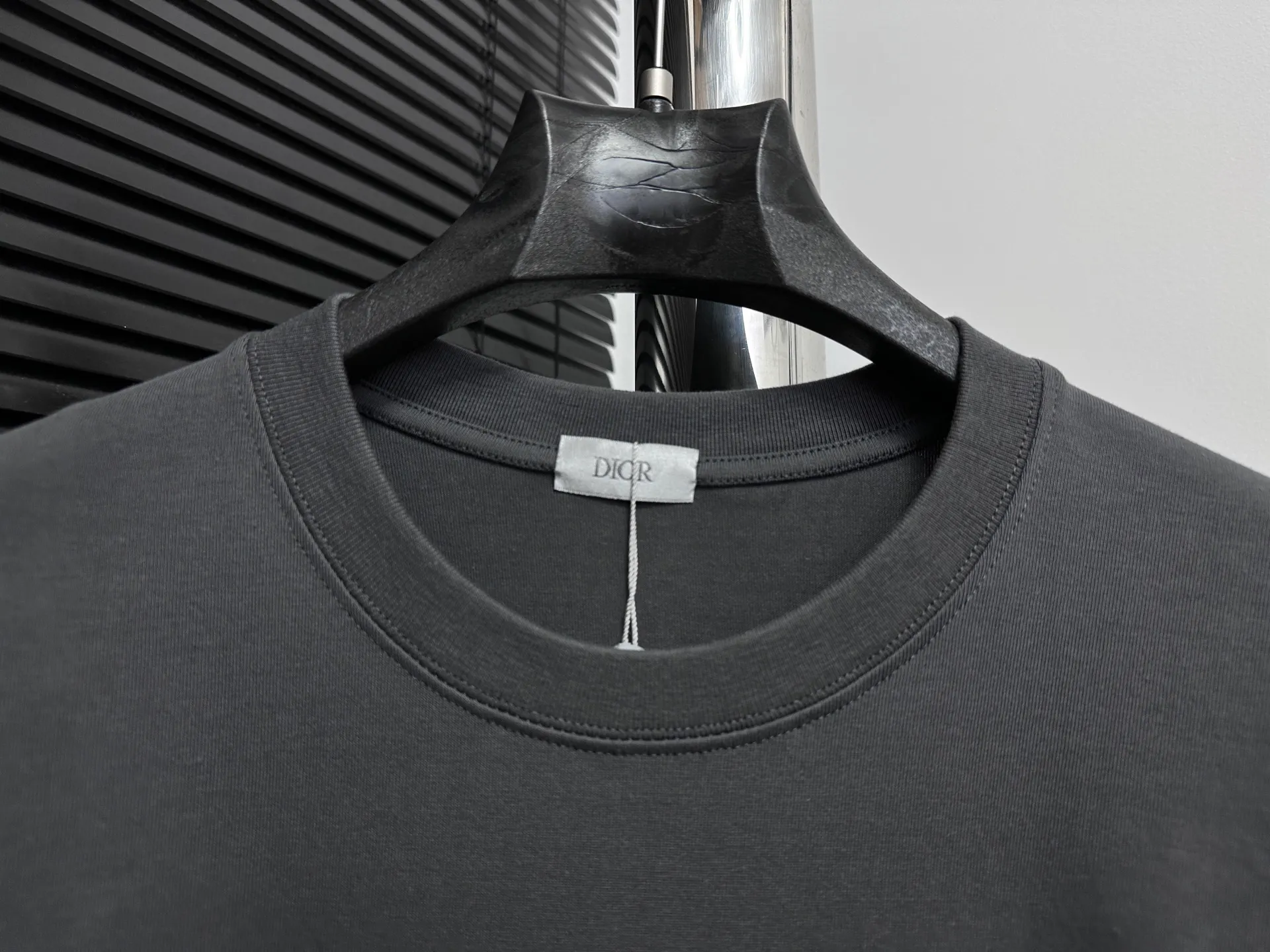 🅿️170 [Dior] Dior 25ss new bear short-sleeved custom 280g vat-dyed fabric feels very comfortable. The latest brick cabinet in spring and summer is fashionable and versatile. It is very suitable for both men and women. A must-have hangtag. Collar label. Washed wheat three labels are complete. Color: black white. Size: S-XL.
