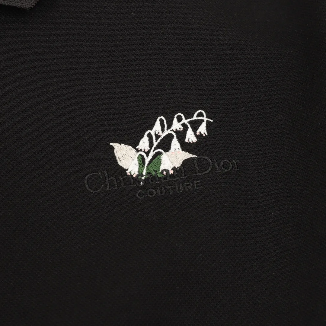 🅿️380 DIOR/Dior webbing embroidered lapel long-sleeved polo shirt is made of customized fabrics. DuPont Sorona material is added, which is skin-friendly, long-lasting antibacterial, anti-mite, and more washable. The cotton thread has been repeatedly processed to remove inferior coarse fibers and impurities, leaving only high-quality cotton fibers, making the fabric more advanced and classy. Environmentally friendly polishing enzyme technology gives the fabric a clean appearance and clear texture. Simple and exquisite! Full of sense of ceremony! Simple and luxurious, full of design! It gives people a simple but not boring feeling, creating a low-key and unique personalized fashion! Fine workmanship, compare with the counters! A highly recognizable long-sleeved style with great upper body effect!!! Super versatile! Same style for men and women. Size：S-L