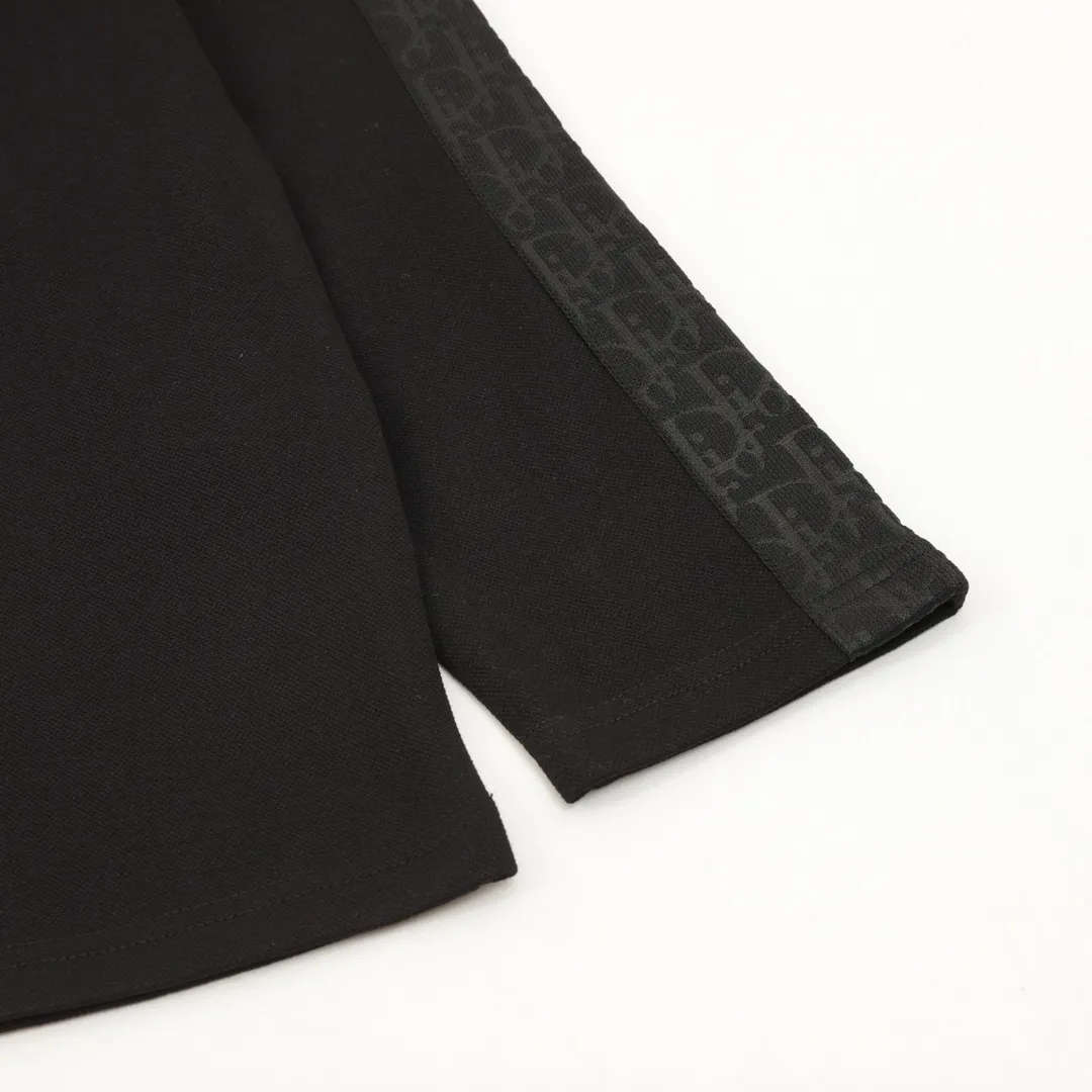 🅿️380 DIOR/Dior webbing embroidered lapel long-sleeved polo shirt is made of customized fabrics. DuPont Sorona material is added, which is skin-friendly, long-lasting antibacterial, anti-mite, and more washable. The cotton thread has been repeatedly processed to remove inferior coarse fibers and impurities, leaving only high-quality cotton fibers, making the fabric more advanced and classy. Environmentally friendly polishing enzyme technology gives the fabric a clean appearance and clear texture. Simple and exquisite! Full of sense of ceremony! Simple and luxurious, full of design! It gives people a simple but not boring feeling, creating a low-key and unique personalized fashion! Fine workmanship, compare with the counters! A highly recognizable long-sleeved style with great upper body effect!!! Super versatile! Same style for men and women. Size：S-L