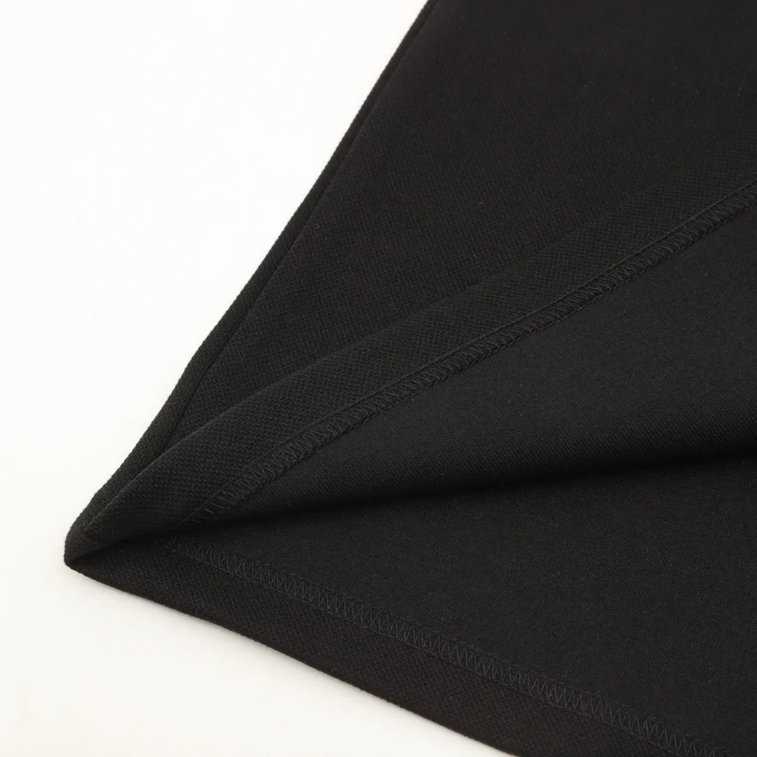 🅿️380 DIOR/Dior webbing embroidered lapel long-sleeved polo shirt is made of customized fabrics. DuPont Sorona material is added, which is skin-friendly, long-lasting antibacterial, anti-mite, and more washable. The cotton thread has been repeatedly processed to remove inferior coarse fibers and impurities, leaving only high-quality cotton fibers, making the fabric more advanced and classy. Environmentally friendly polishing enzyme technology gives the fabric a clean appearance and clear texture. Simple and exquisite! Full of sense of ceremony! Simple and luxurious, full of design! It gives people a simple but not boring feeling, creating a low-key and unique personalized fashion! Fine workmanship, compare with the counters! A highly recognizable long-sleeved style with great upper body effect!!! Super versatile! Same style for men and women. Size：S-L