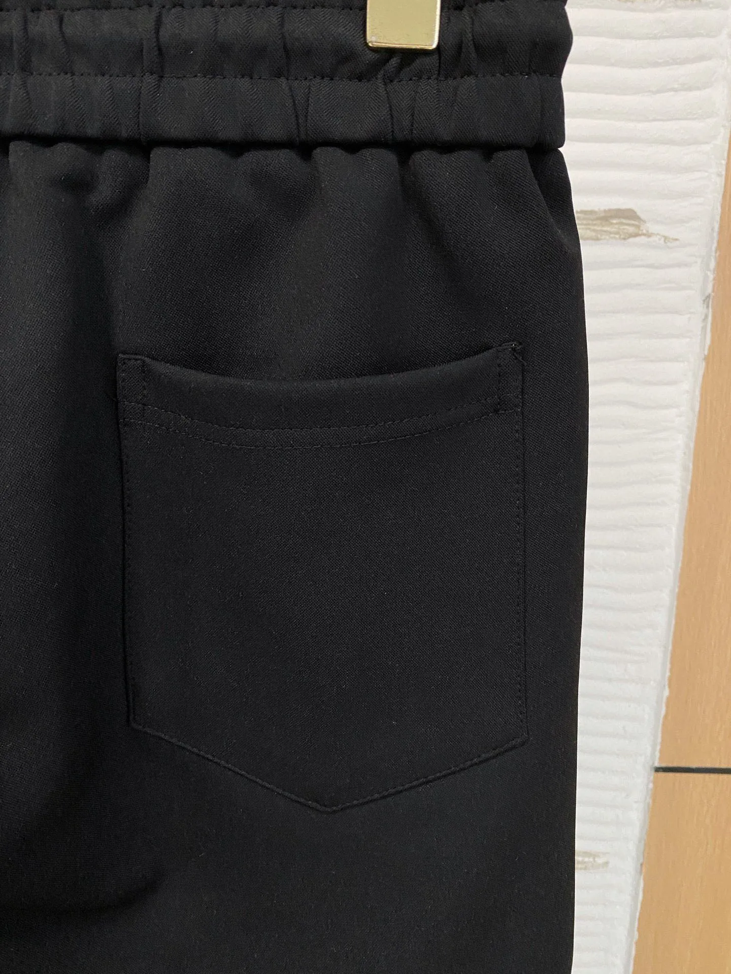 🅿️720 [DIOR Dior] Hot-selling suit is coming. Focus on the original version of the official website. 2025 new hot-selling cardigan and sweatshirt suit. The original order is the best 🇭🇰. It is the meticulous work of top designers for a fitting and perfect upper body effect. All-natural high-quality Tencel Roman cotton 100%, close-fitting comfort, noble and elegant! Original hardware embodies elegance and nobility! Counter size: M-3XL (maximum wear up to 190 pounds)
