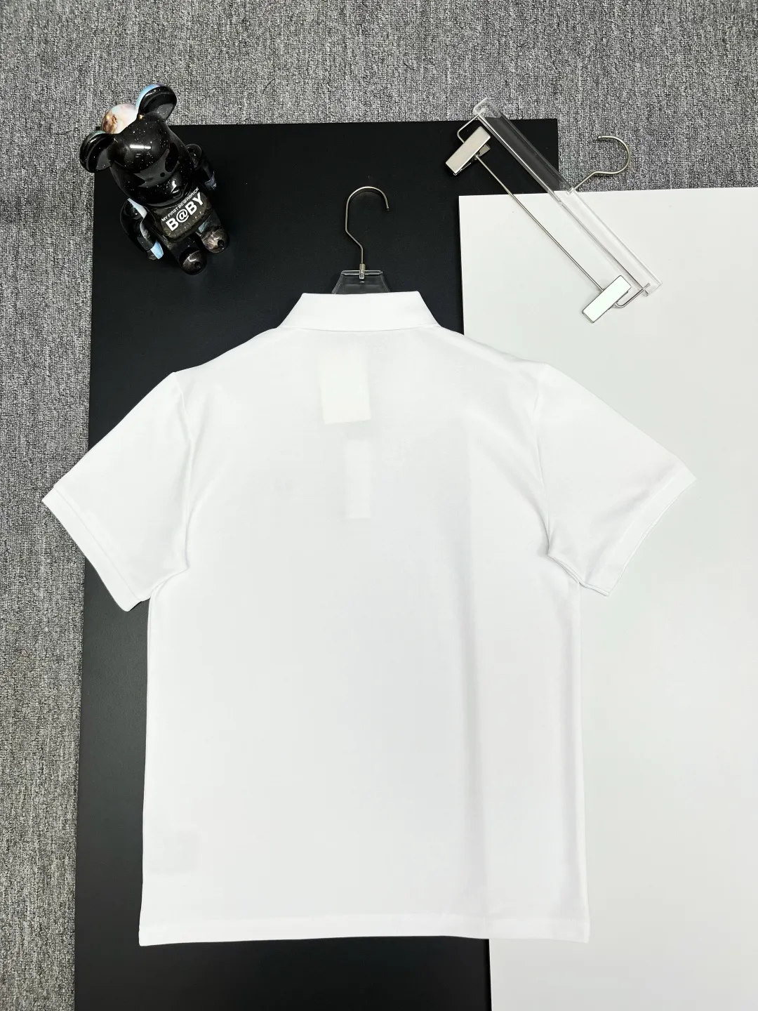 🅿️210 DIOR Dior embroidered new Polo shirt Original fabric Original customized accessories Official same style Made of 210g pure cotton pique fabric, customized same vat dyed fabric Very comfortable and smooth to the touch Very wide and stylish Produced by a first-line brand OEM factory Imported Behringer embroidery machine The embroidery is full and textured The collar ribs are woven with imported yarns, and they will not deform after long-term wear. The latest spring and summer style, fashionable and personalized Super versatile and good-looking. It is very suitable for both men and women. It is a must-have item for everyone. Color: Black White Size: S-XXL