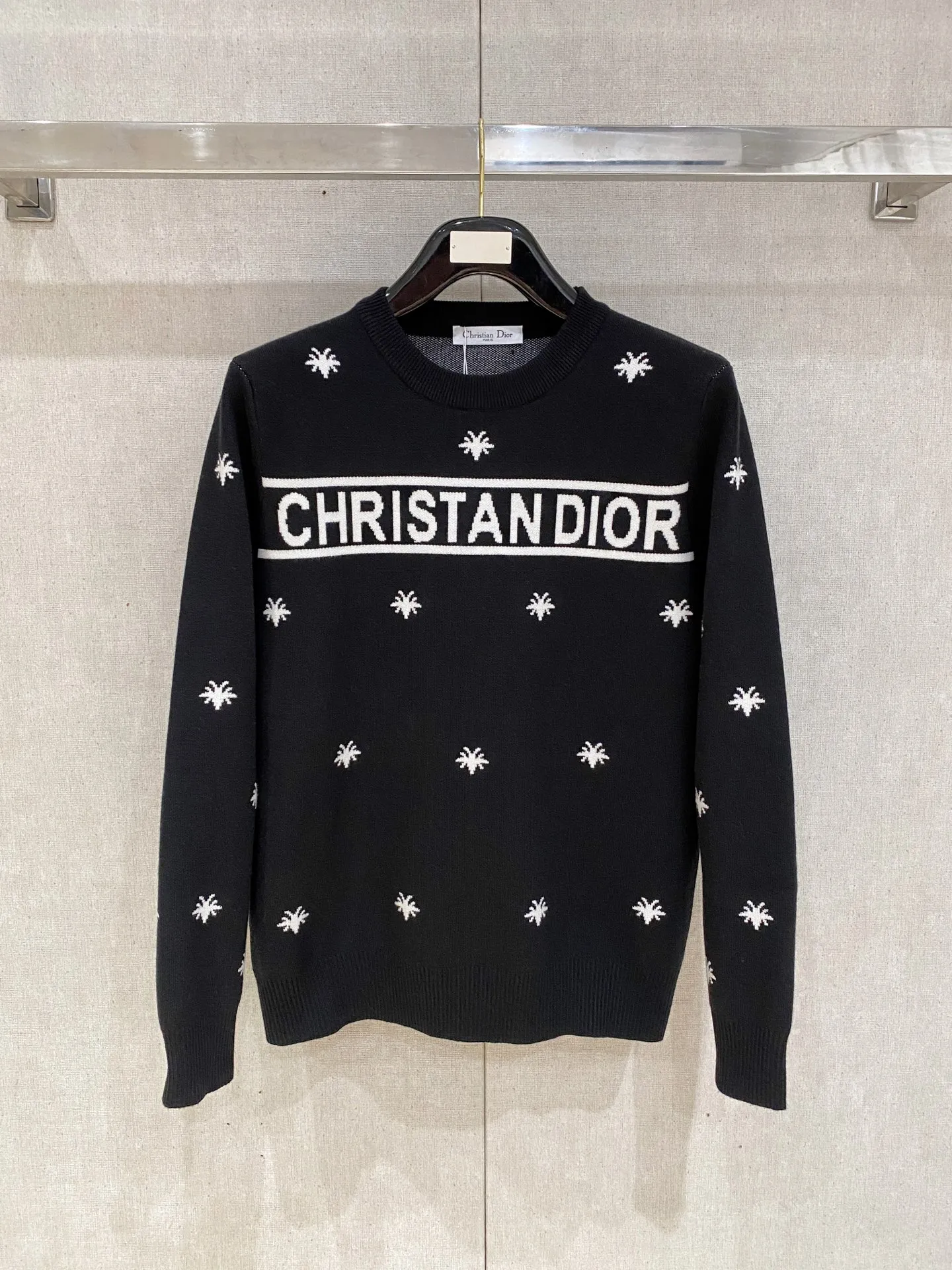 🅿️440 Dior 2025 autumn and winter new wool sweater. High-quality wool blended fabric imported from Italy, high-density knitting. Fashionable and versatile sweater, very handsome. The classic logo is more durable and resistant to deformation. The counter version can be easily held in various styles. The classic fashion model that is sought after every year has become popular all over the world! Size: M-3XL (please state your height and weight when placing an order)