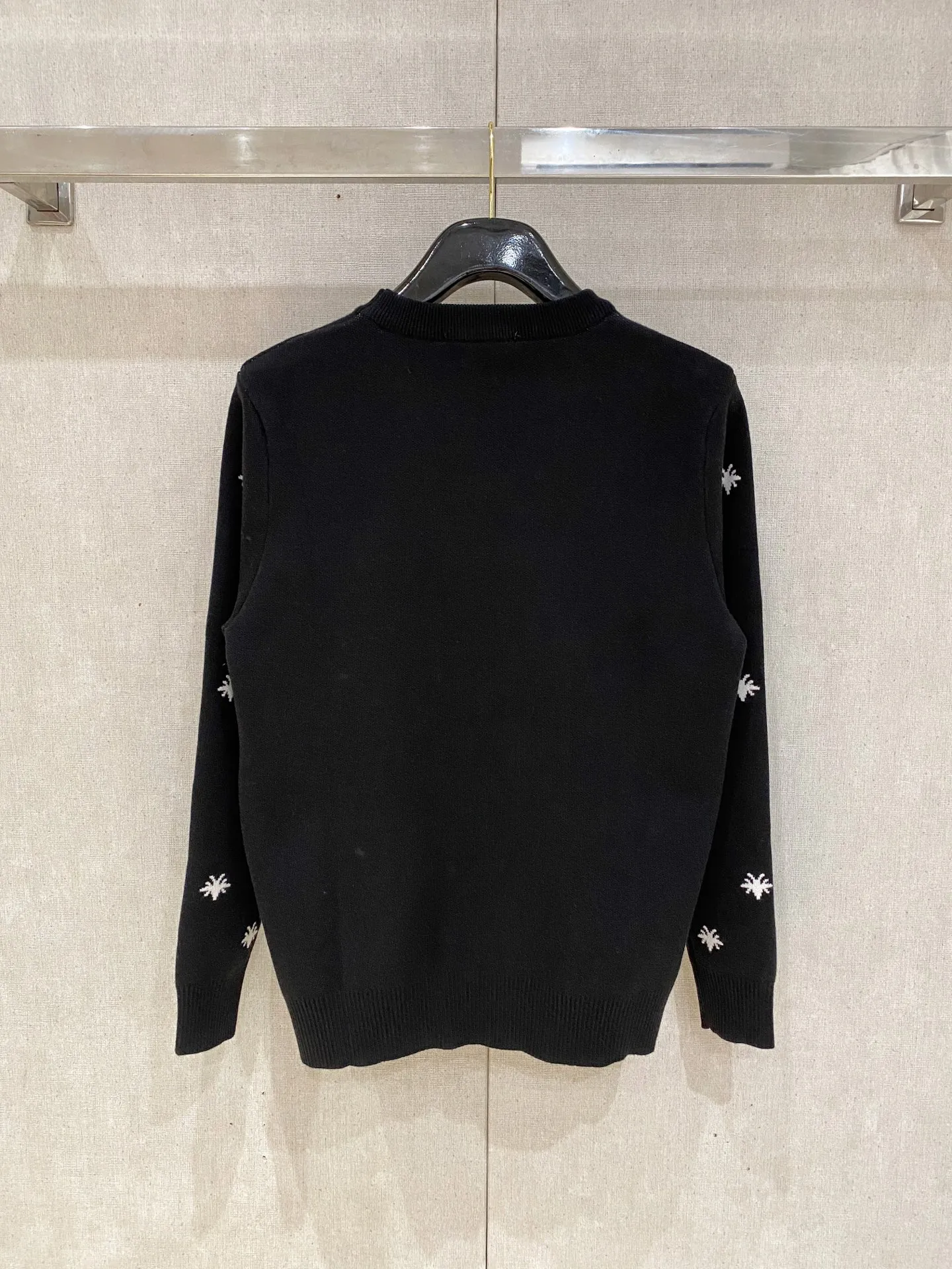 🅿️440 Dior 2025 autumn and winter new wool sweater. High-quality wool blended fabric imported from Italy, high-density knitting. Fashionable and versatile sweater, very handsome. The classic logo is more durable and resistant to deformation. The counter version can be easily held in various styles. The classic fashion model that is sought after every year has become popular all over the world! Size: M-3XL (please state your height and weight when placing an order)