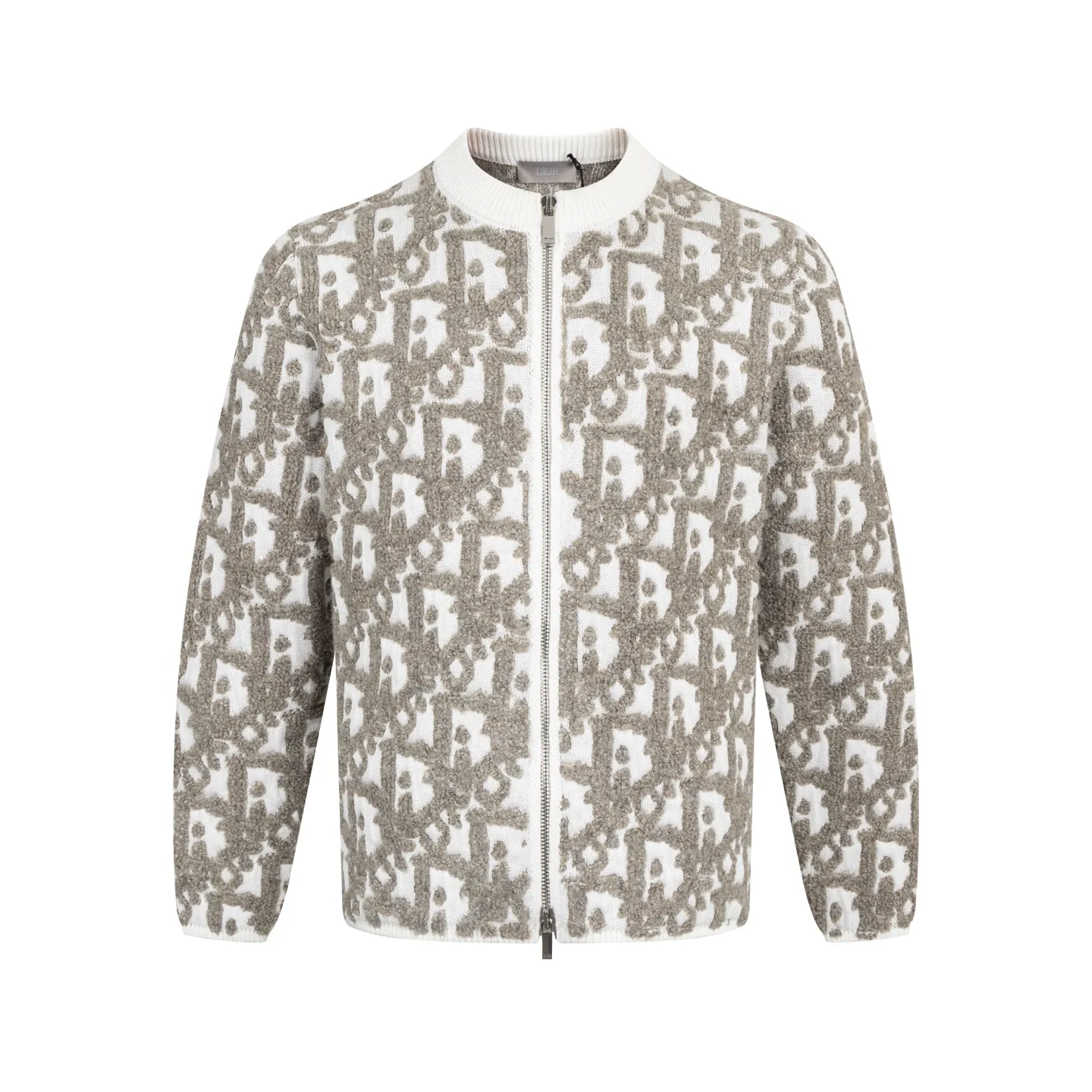 🅿️560 [Exclusive supply] CD 25FW old flower all-over printed jacquard sweater cardigan. The original purchase was 20,000 and developed. The fabric is made of white sheep wool blended jacquard fabric. This cardigan launched in the DIOR 2025 autumn men's wear series is carefully crafted and decorated with the brand's iconic Oblique print pattern. The fabric is made of a blend of 69% sheep wool, 28% cotton and 3% polyester fiber, with a thick texture and rich texture. Exquisite jacquard craftsmanship sews three-dimensional raised Oblique prints through contrasting threads, showing a unique texture effect. The round neck design is equipped with a two-way zipper closure and an exquisite Dior zipper puller, which is both practical and fashionable. Practical pockets on the sides enhance overall functionality. This cardigan can be paired with tailoring trousers of the same color for an elegant look, or paired with jeans for a casual look. The thick knitting technology ensures the crisp fit and comfortable wearing experience of the clothing, which perfectly illustrates DIOR's ultimate pursuit of details and quality. Size:S/M/L/XL