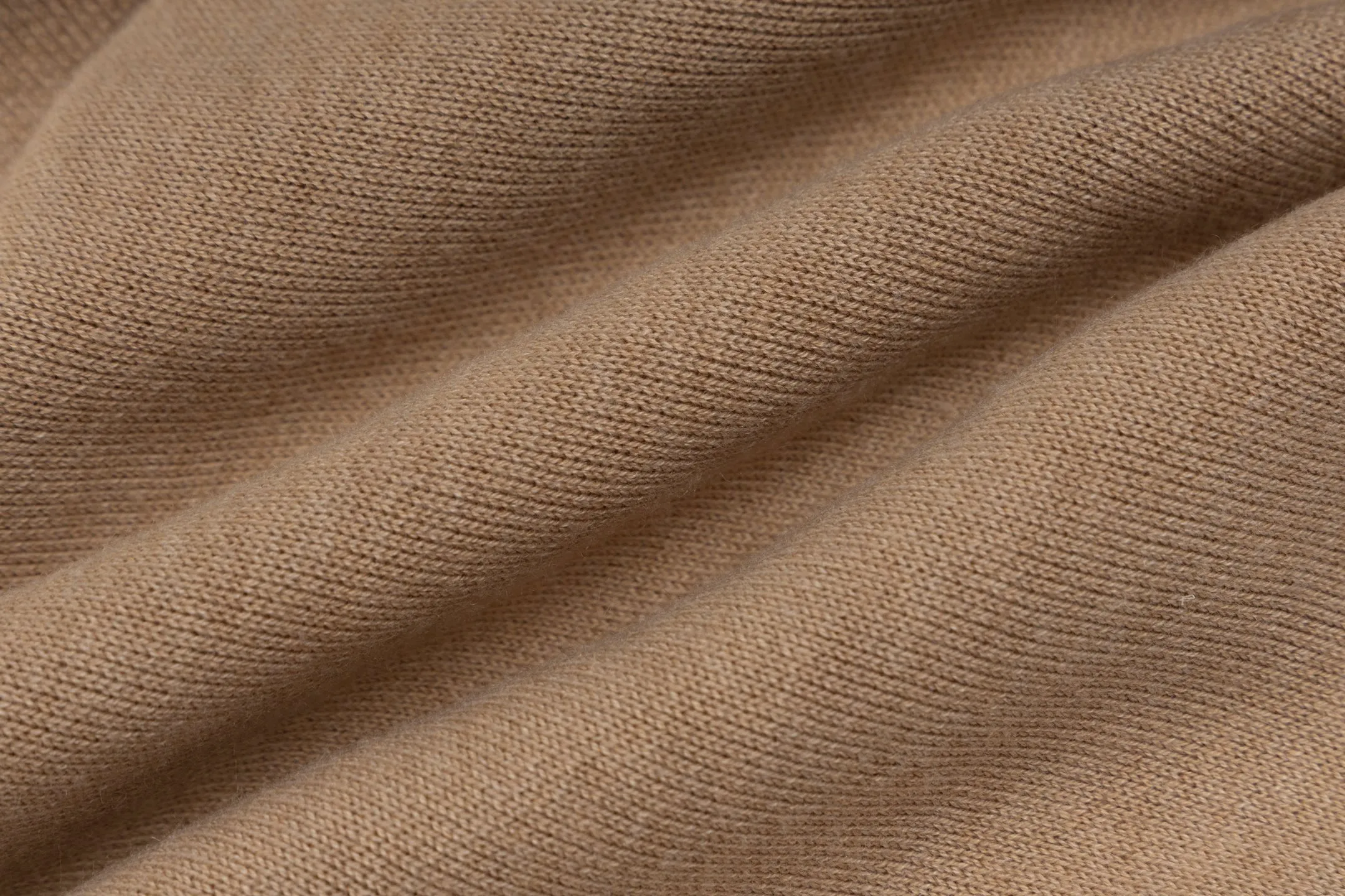 🅿️480 [Exclusive supply] CD 25FW presbyopic reversible cashmere trousers (khaki) The fabric is made of imported cashmere yarn double-sided jacquard fabric and can be worn on both sides. The fabric uses monogram jacquard double weaving technology to present the brand's iconic presbyopia pattern, which combines luxurious texture with practical functions. Swiss machine embroidery stitching technology ensures every detail is exquisite and perfect, and the stitches are even and delicate. The classic straight-leg design subtly modifies the leg lines, making the upper body slim and elegant. Double-sided jacquard technology keeps both sides of the fabric flat and crisp, making it comfortable and layered. Selected high-quality cashmere yarn brings a soft and skin-friendly touch experience while having good warmth retention and breathability. The overall craftsmanship is exquisite, and high-end quality is reflected from fabric weaving to finished product sewing. It is an exquisite item that is both fashionable and practical. Size:S/M/L
